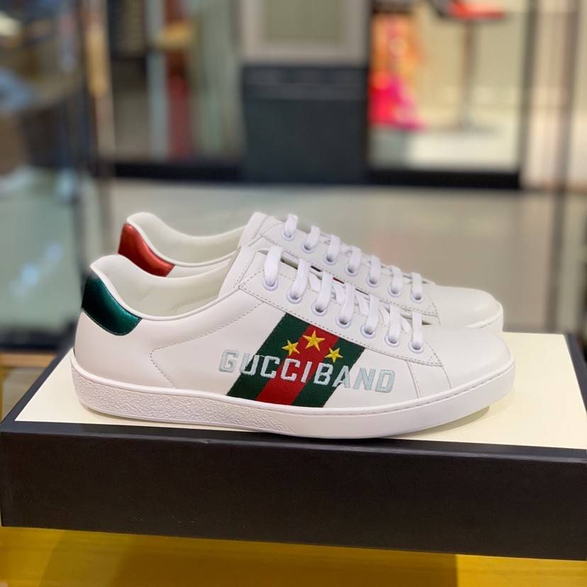 GU*Isneakers S*pport chip phone sensing