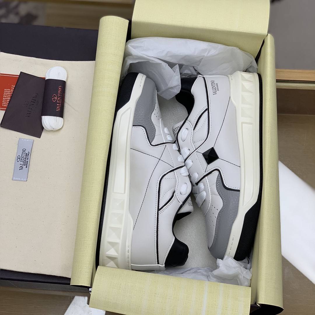 Va1e*ntin0 sneakers