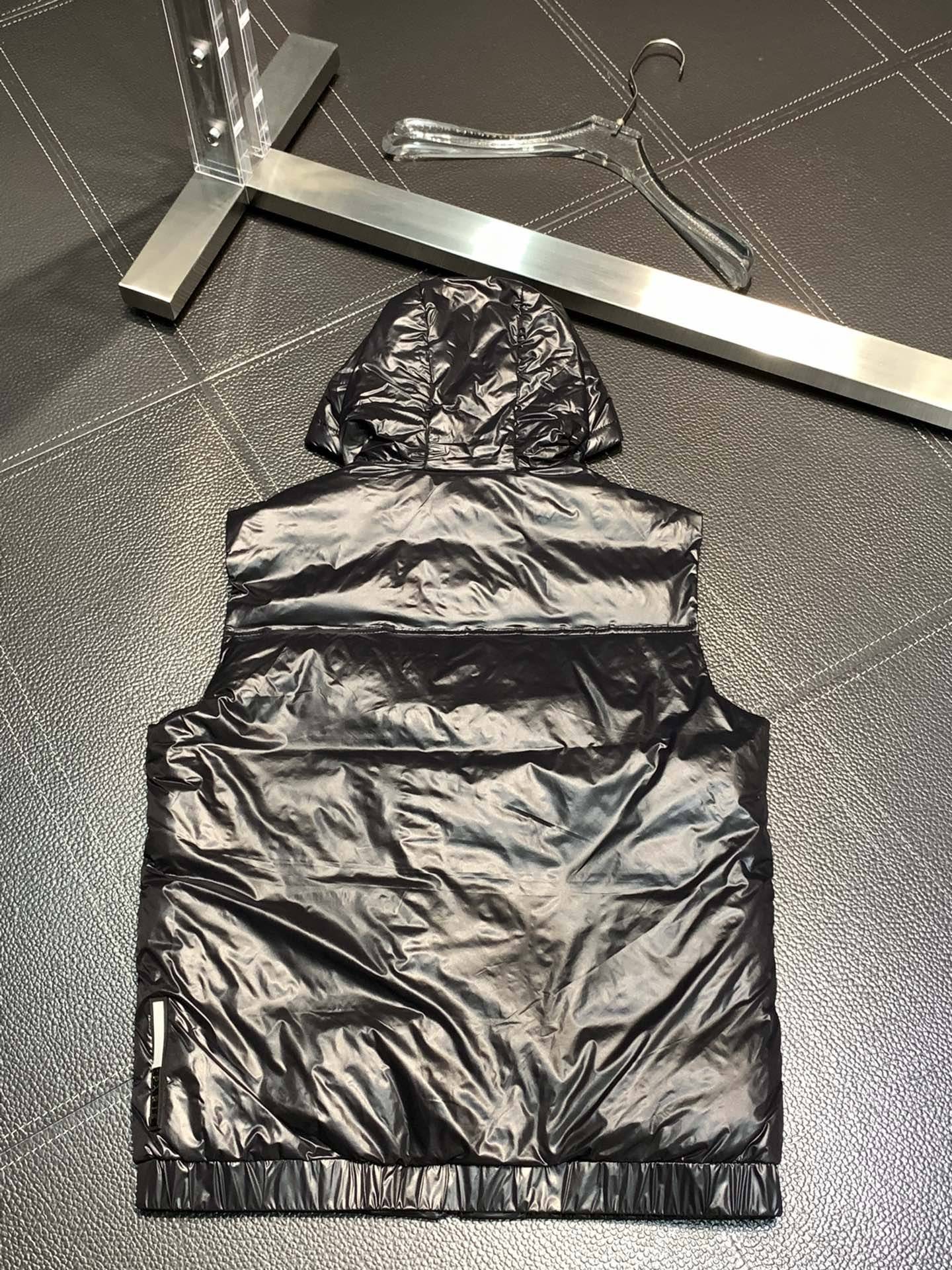 Pra*a turtleneck down vest