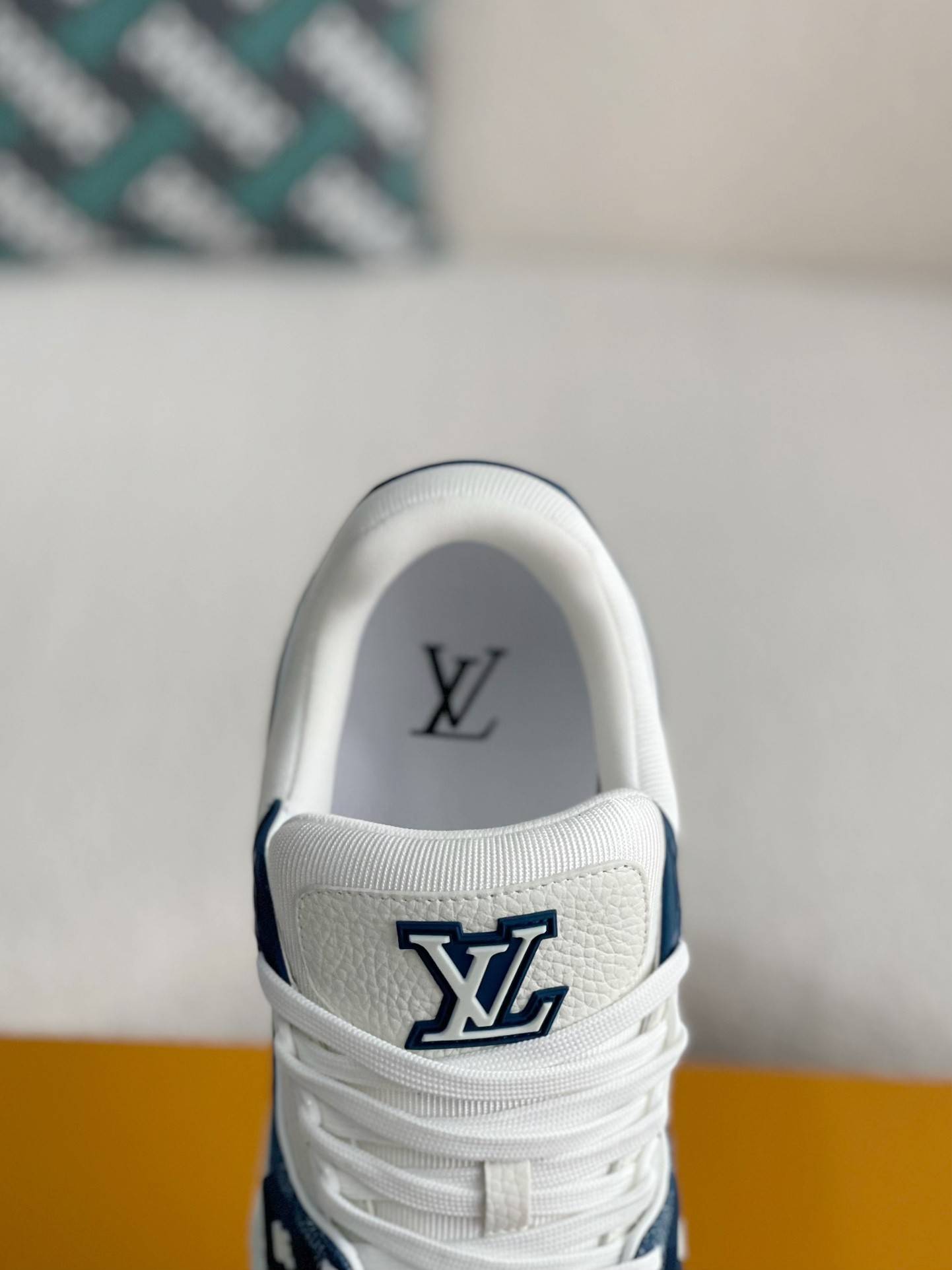 L*V SNEAKERS