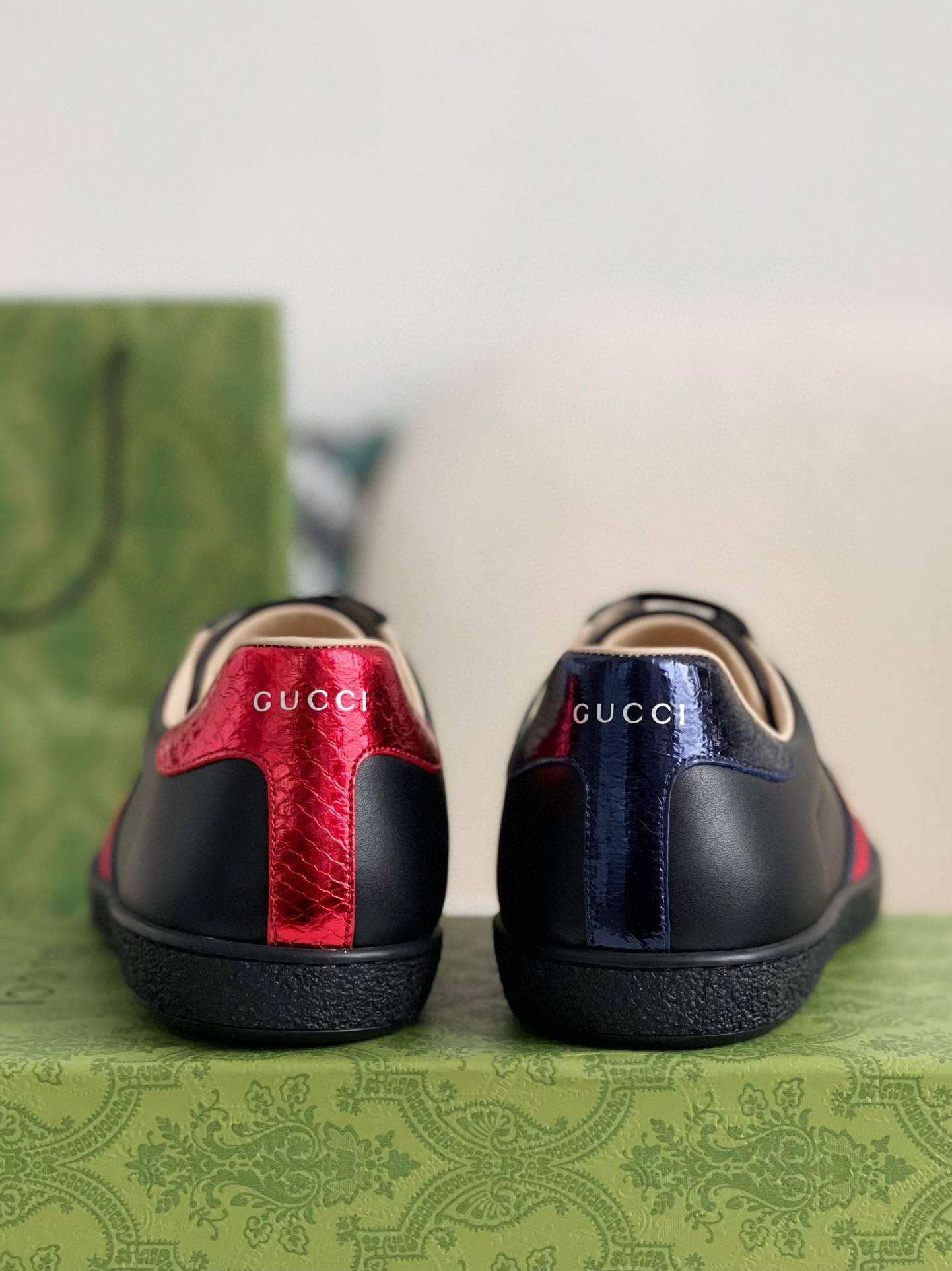 GU*Isneakers S*pport chip phone sensing