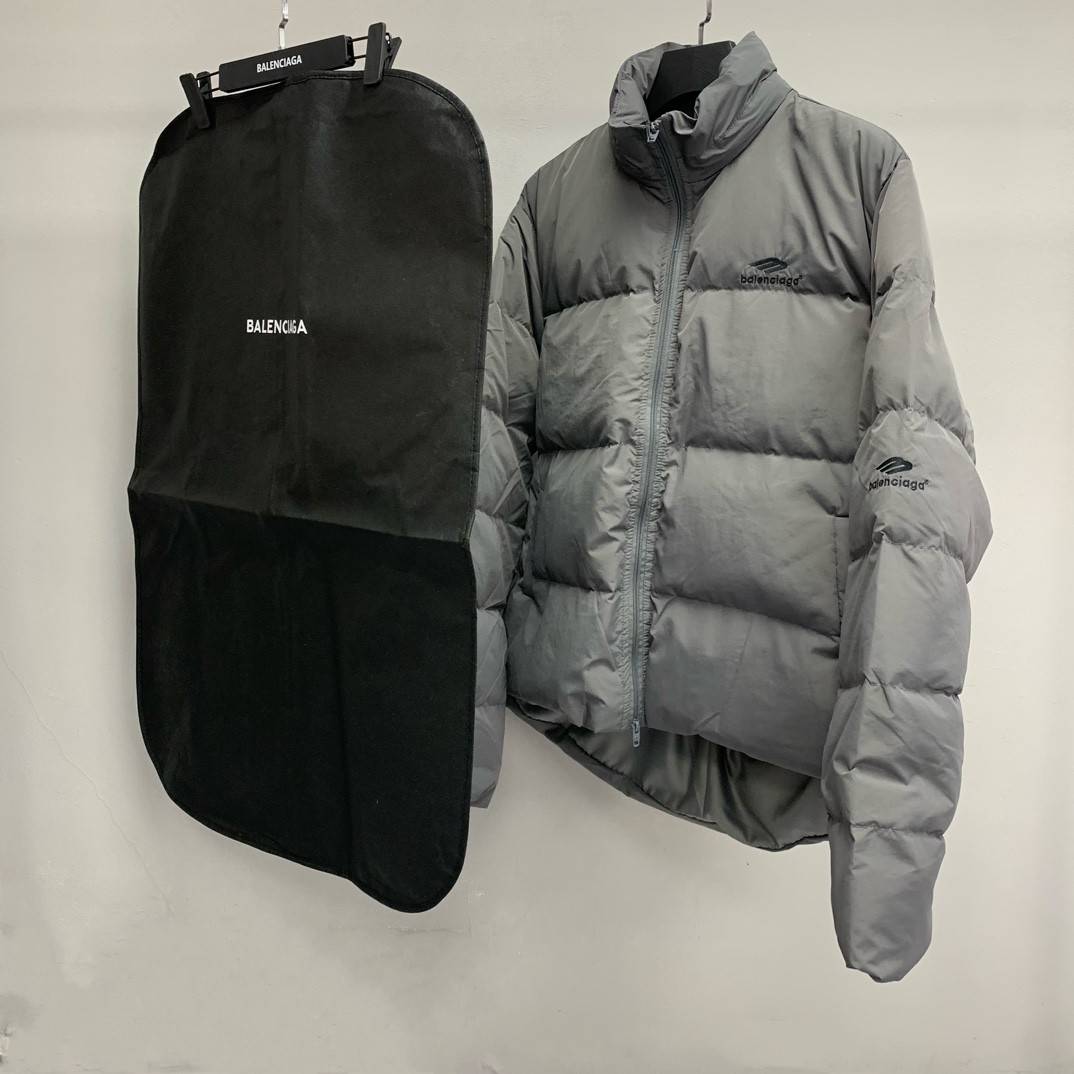 Ba1en*iaga embroidered down jacket