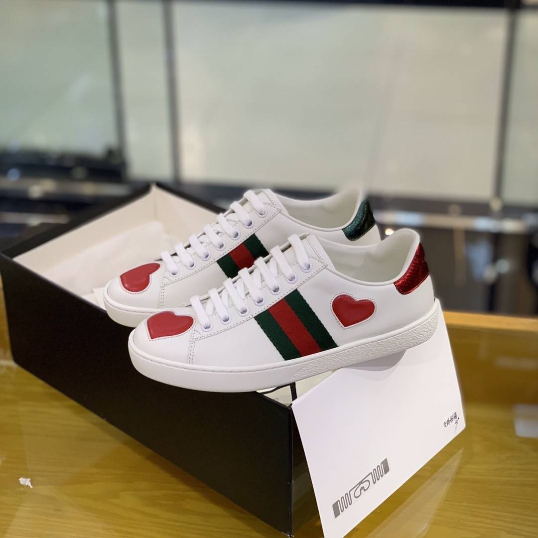 GU*Isneakers S*pport chip phone sensing