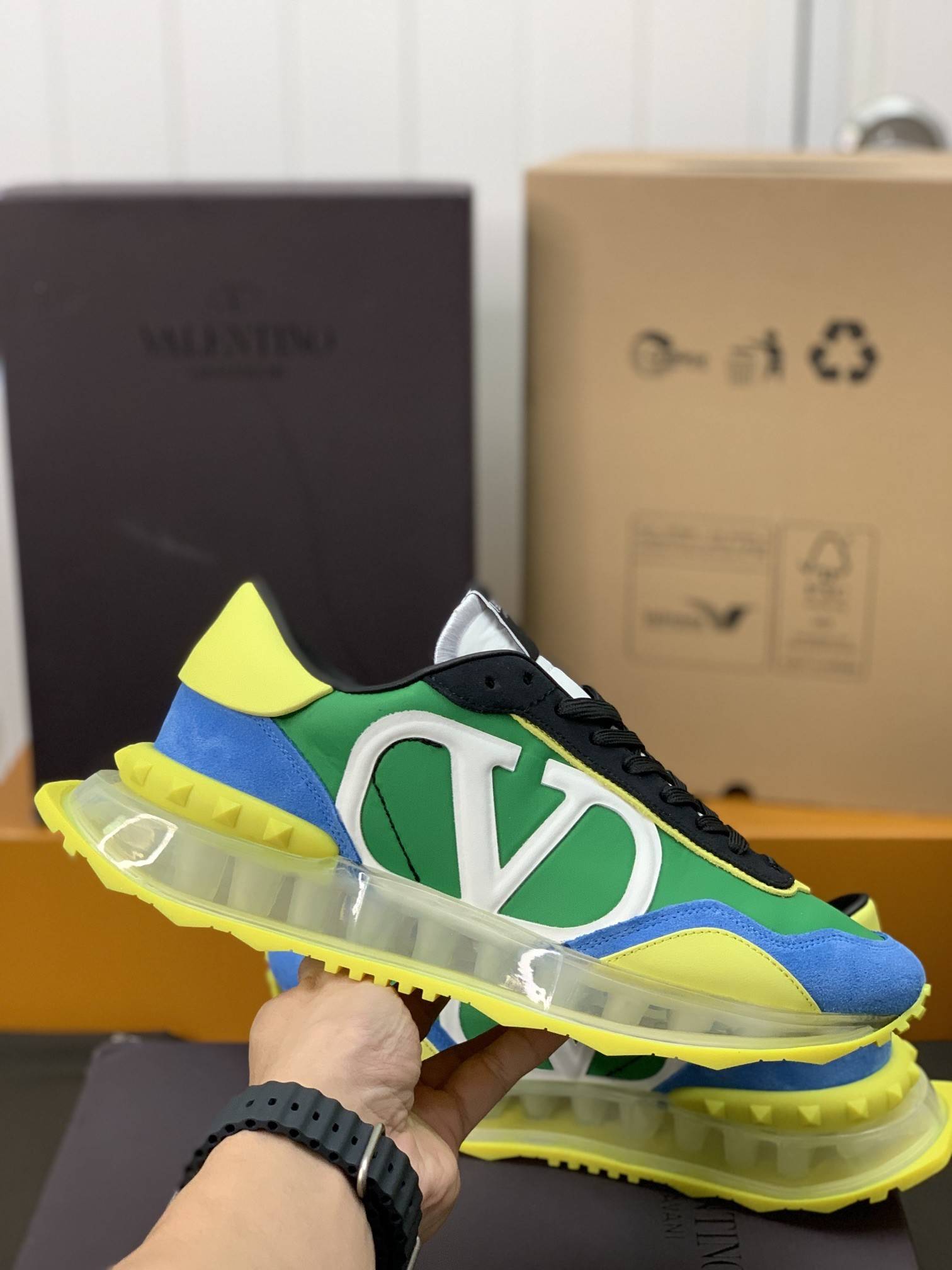 Va1e*ntin0 sneaker