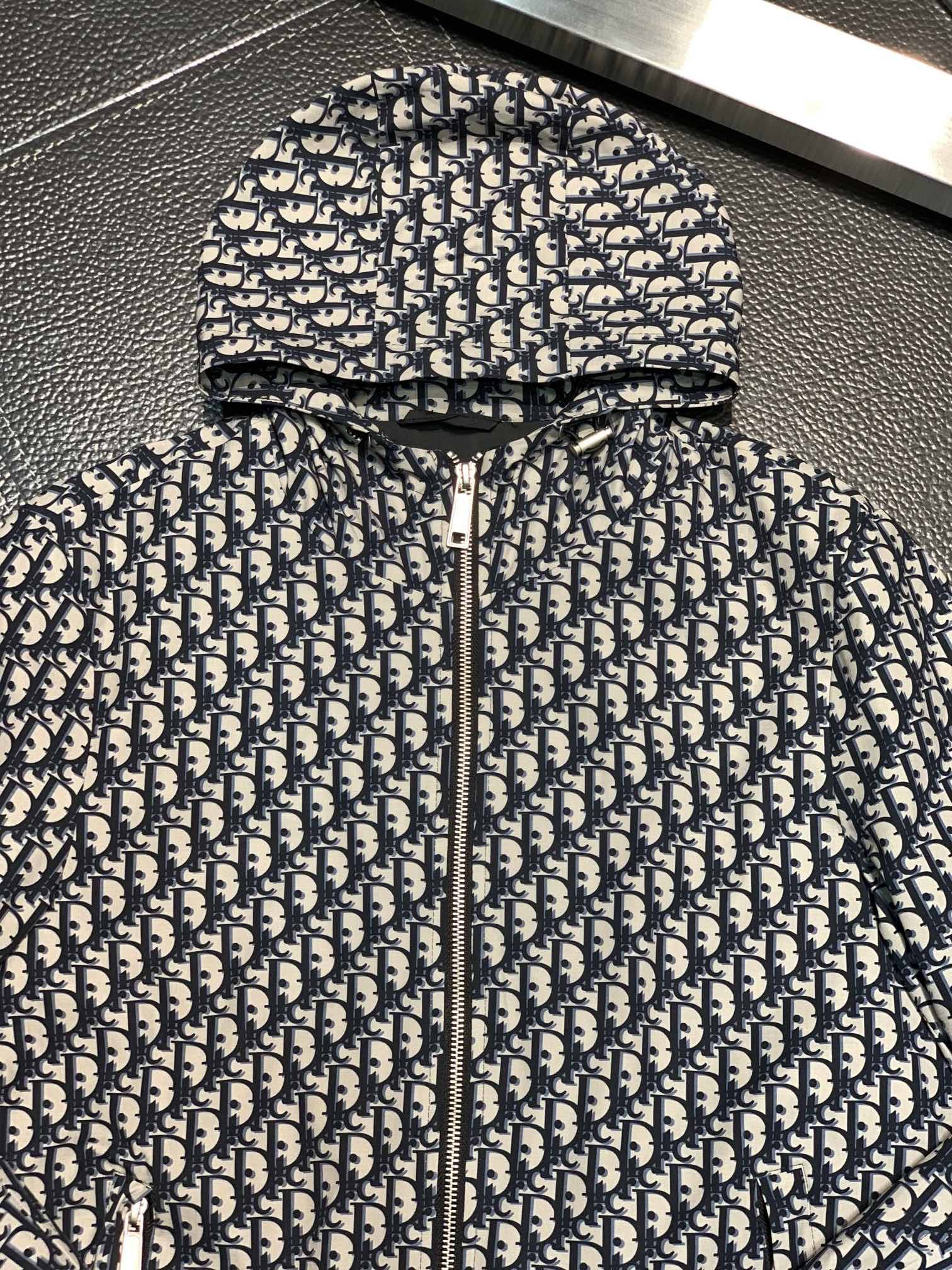 D10r hooded windbreaker jacket
