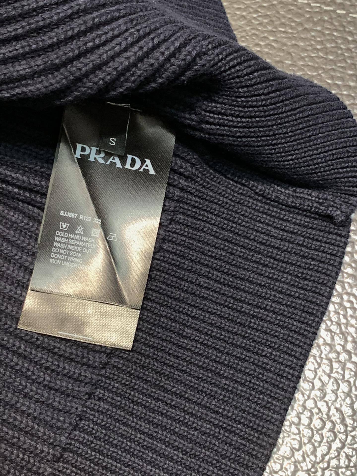 Pra*a knitted sweater jacket