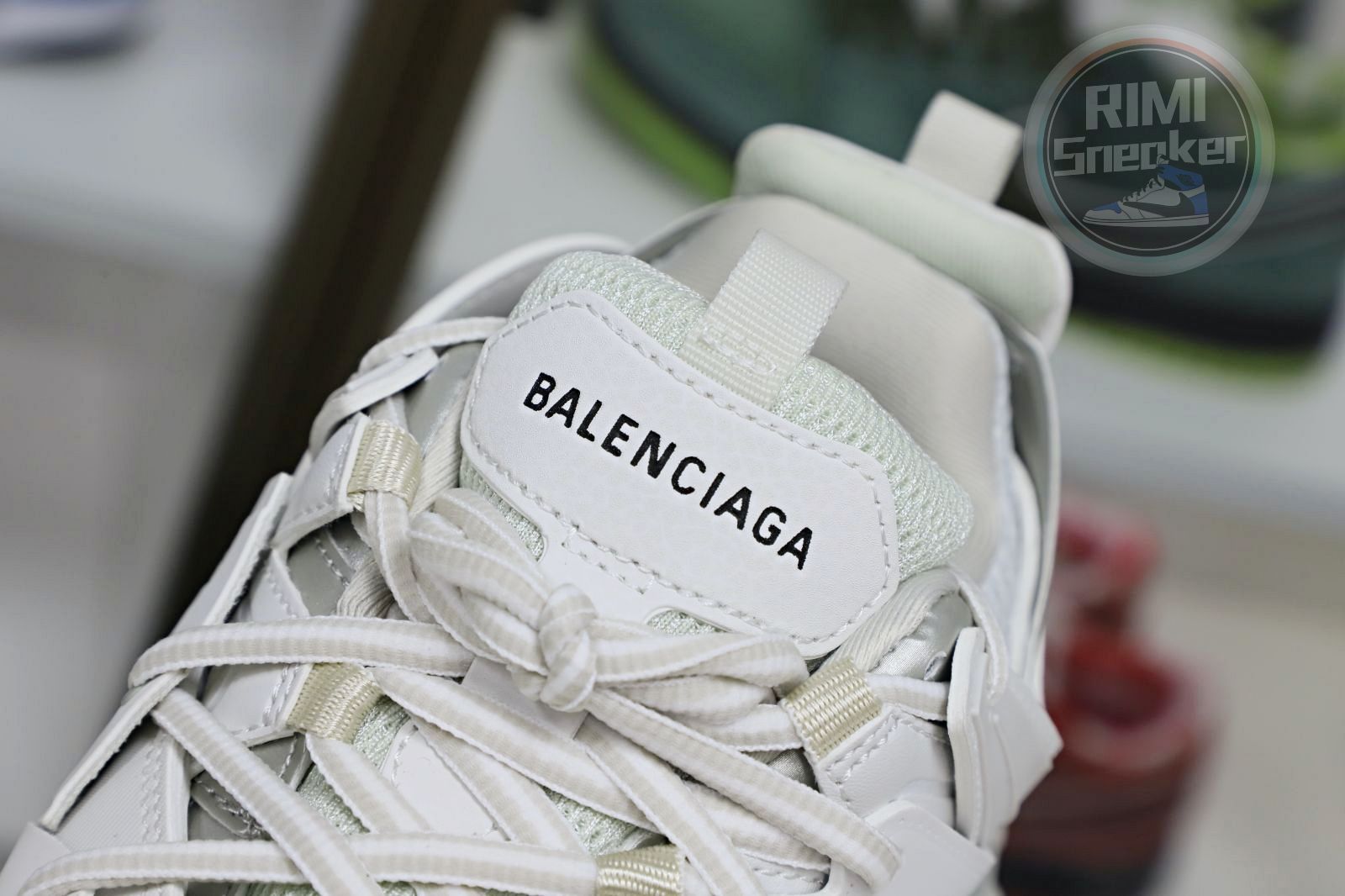 Ba1en*iaga Track LED