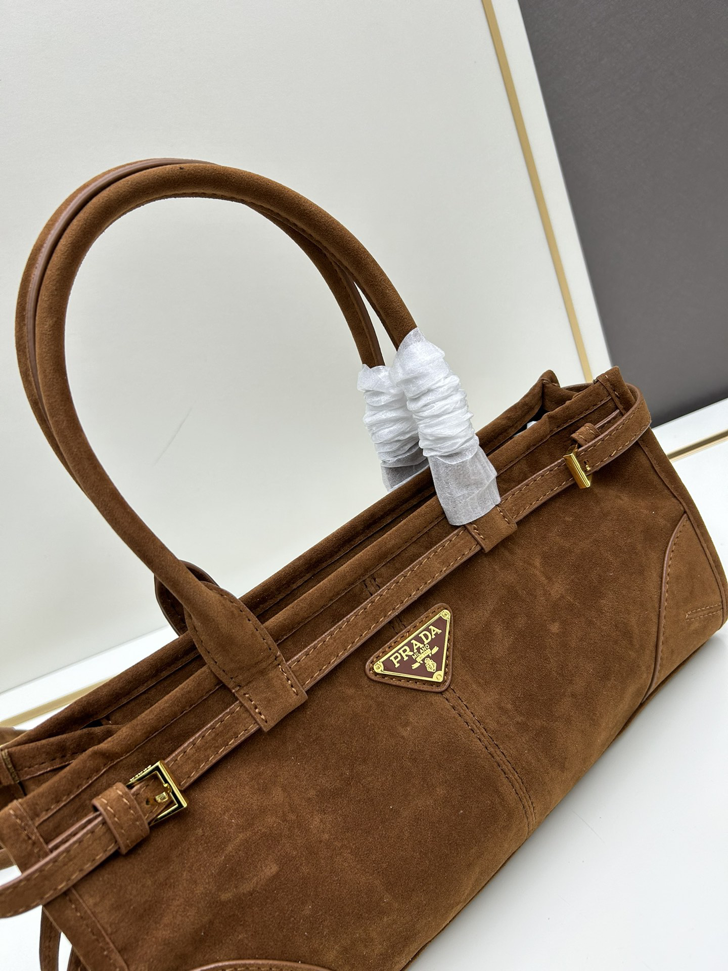 Pra*a matte size 32x15x11, style number 2452 [ADA new product] retro style, black waxed leather, the new favorite handbag!