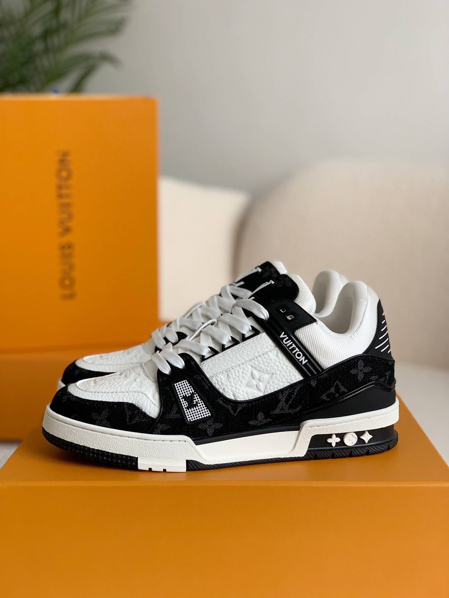 L*V TRAINER SNEAKERS white and black