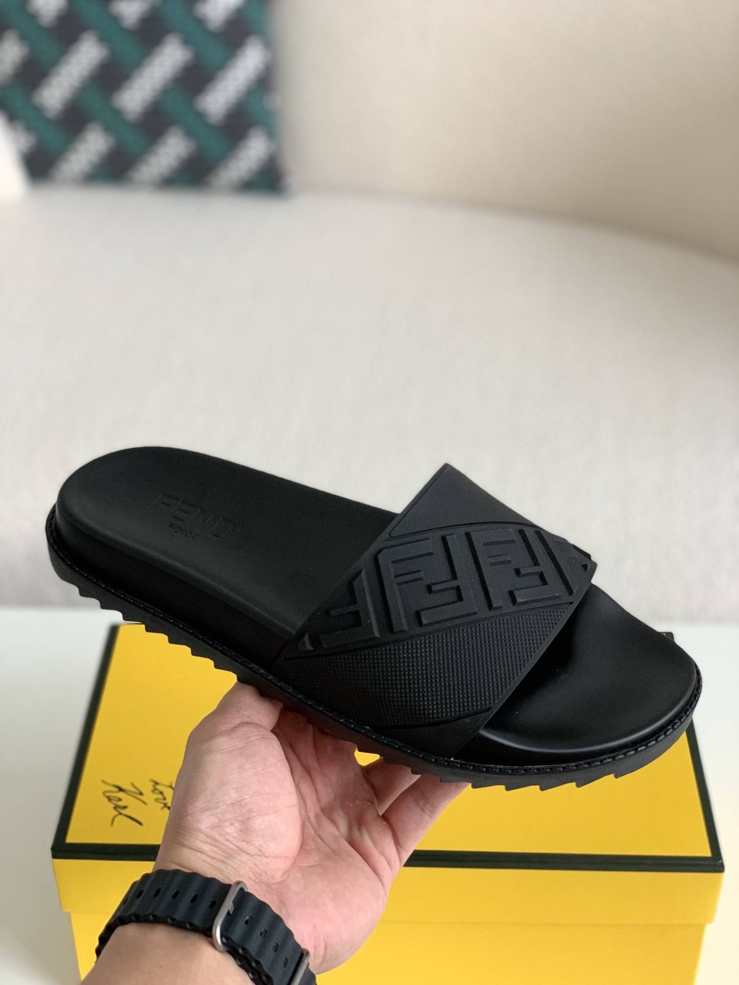 F**di slippers