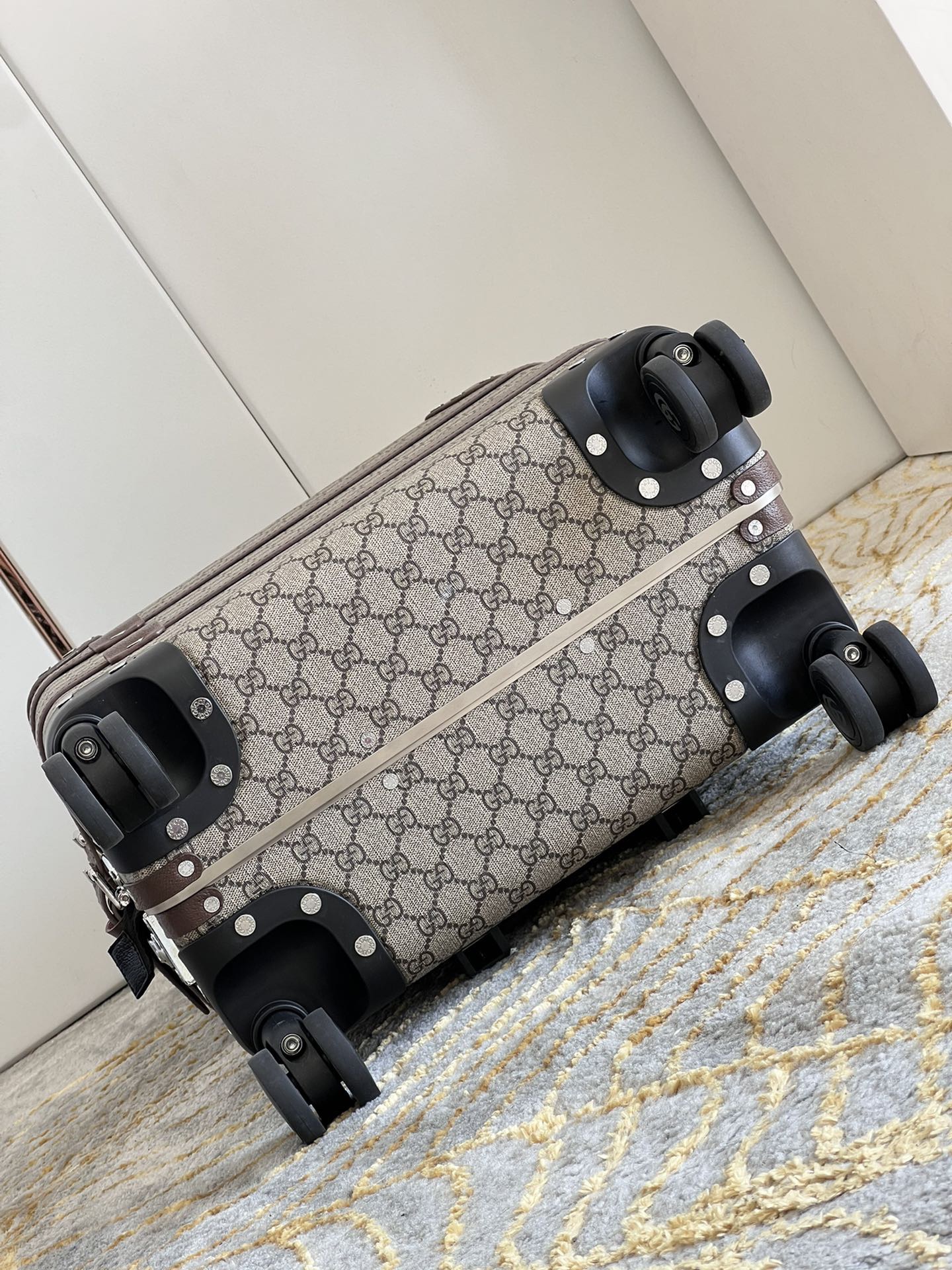 Gvc*1 suitcase/trolley case F901 retro size 20 inches