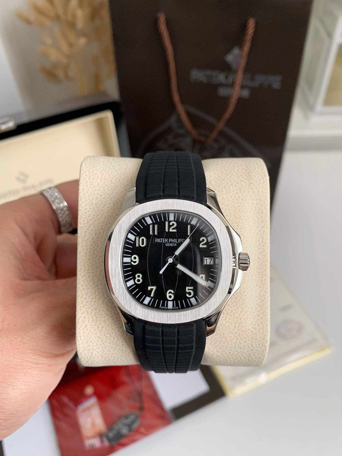 Pat*k Phi1i*pe Custom Gree n grenade 5167R series Watch