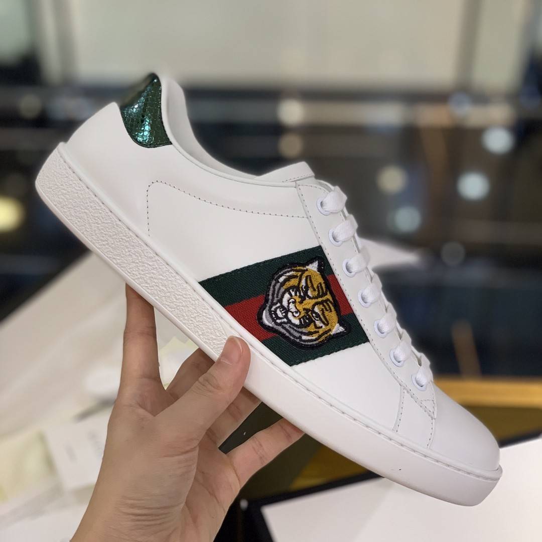 GU*Isneakers S*pport chip phone sensing