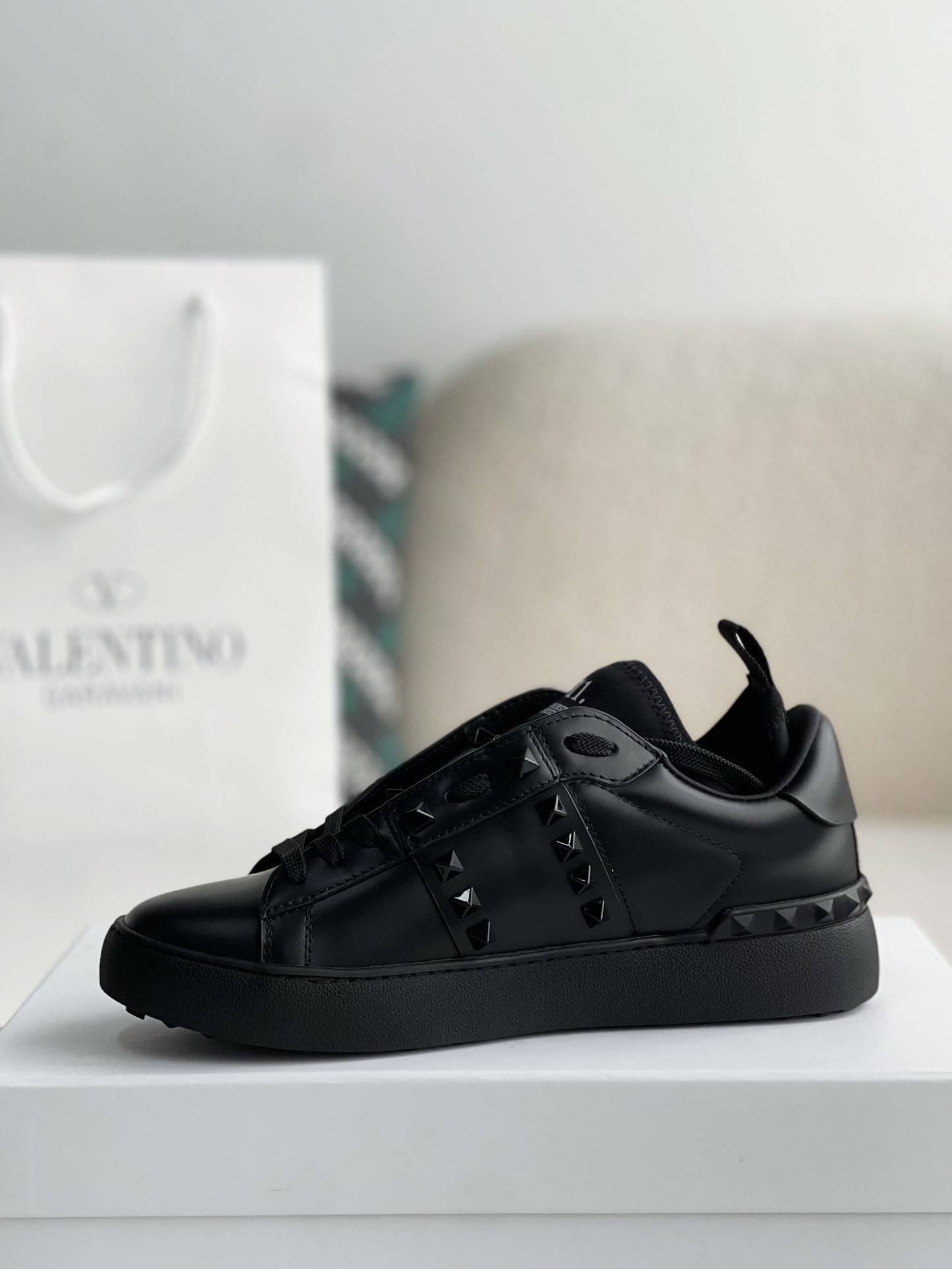 Va1e*ntin0 One Stud Sneakers