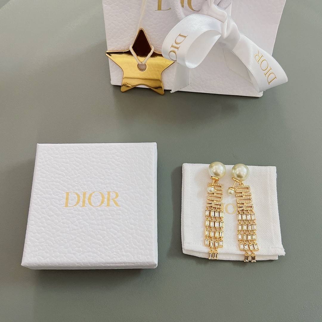 D10r stud earrings