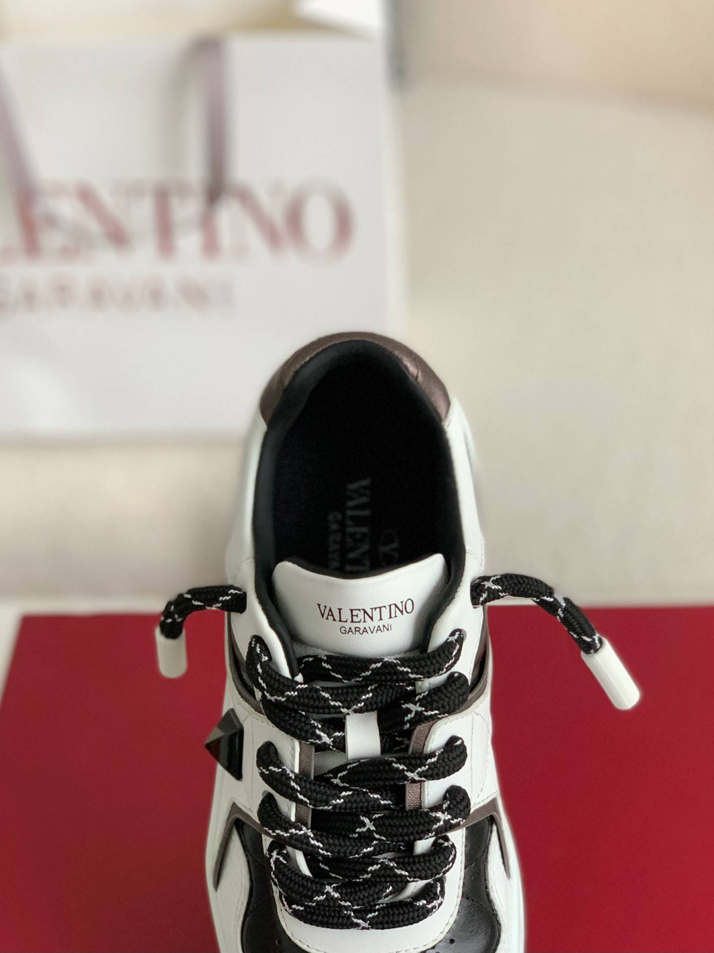 Va1e*ntin0 sneakers