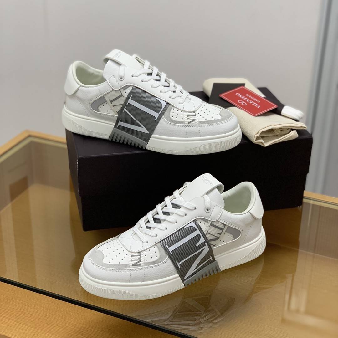 Va1e*ntin0 sneakers