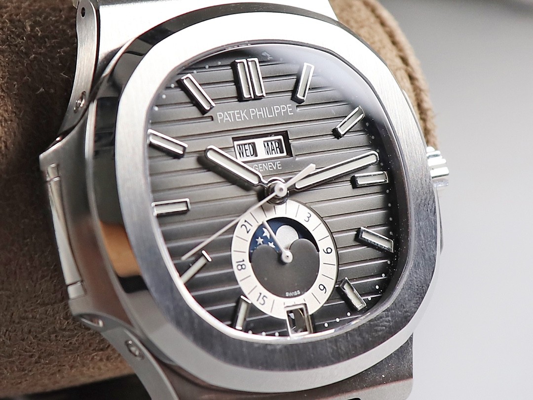 Pat*k Phi1i*pe 5726 series watch