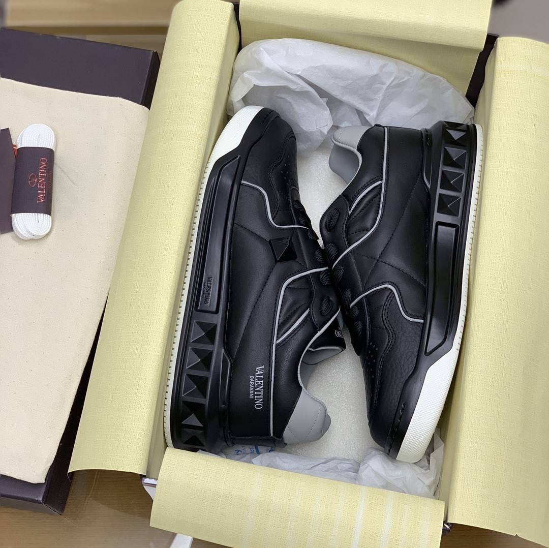 Va1e*ntin0 sneakers