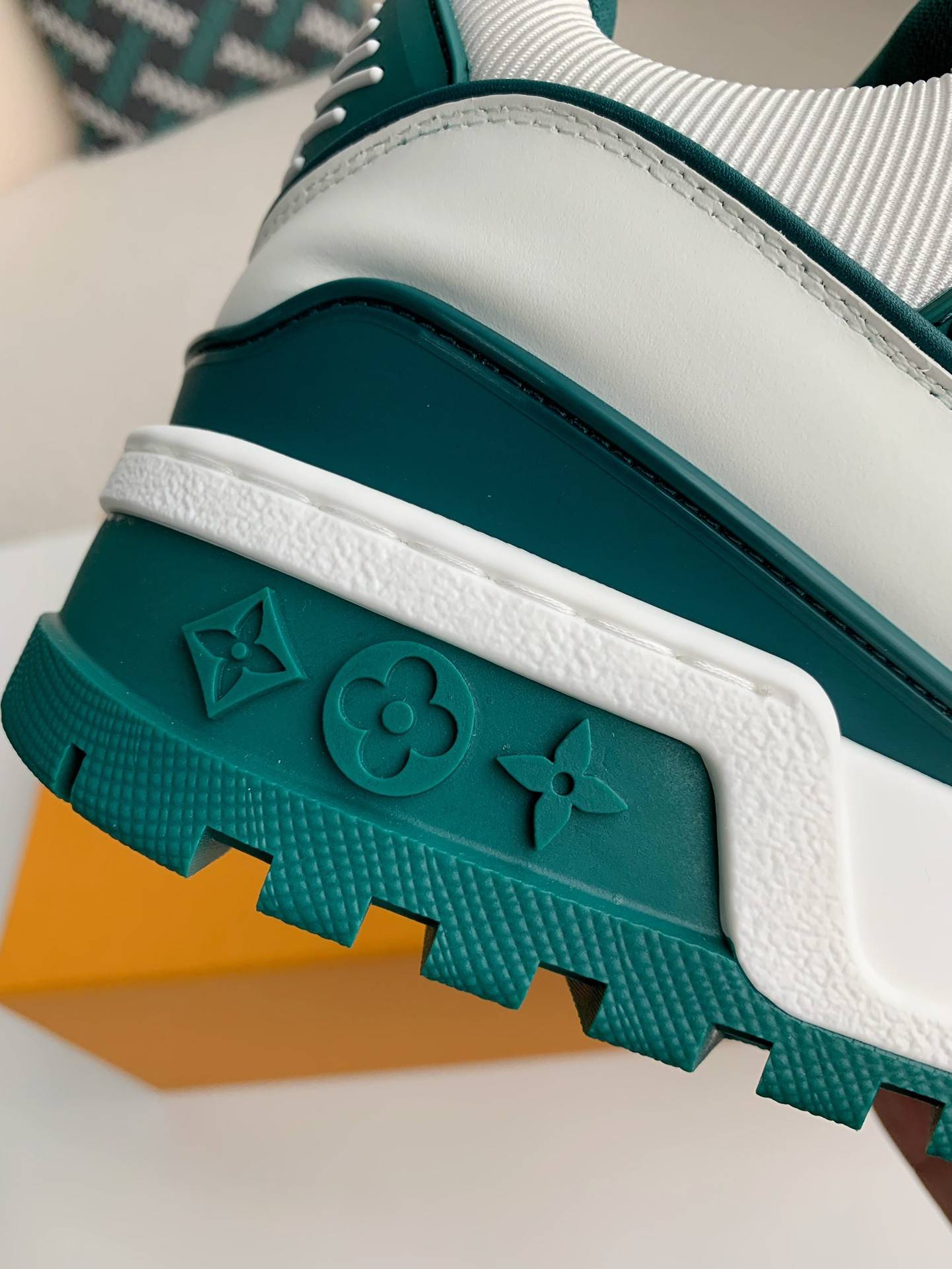 L*V TRAINER MAXI SNEAKERS