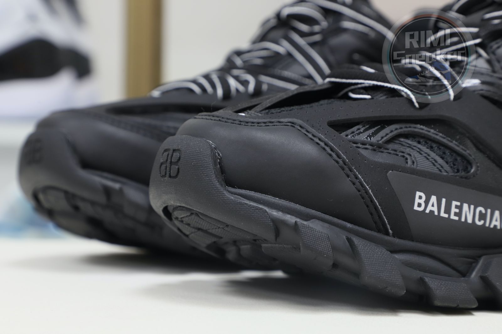 Ba1en*iaga Track（LED）Black