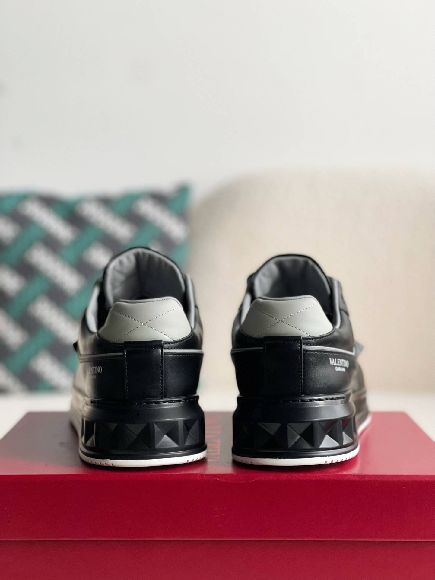 Va1e*ntin0 One Stud Sneakers