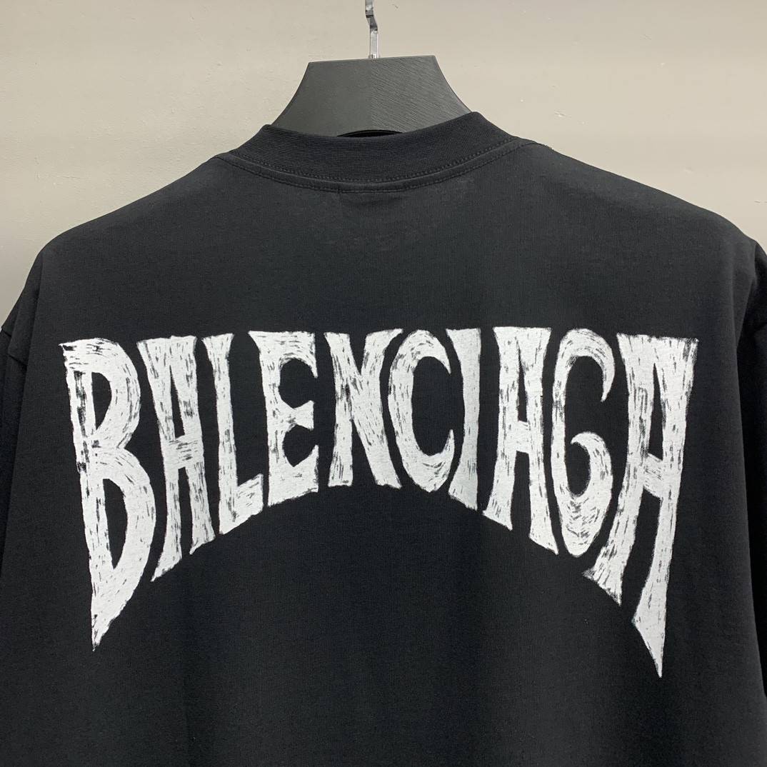 Ba1en*iaga beach hand-painted T-shirt
