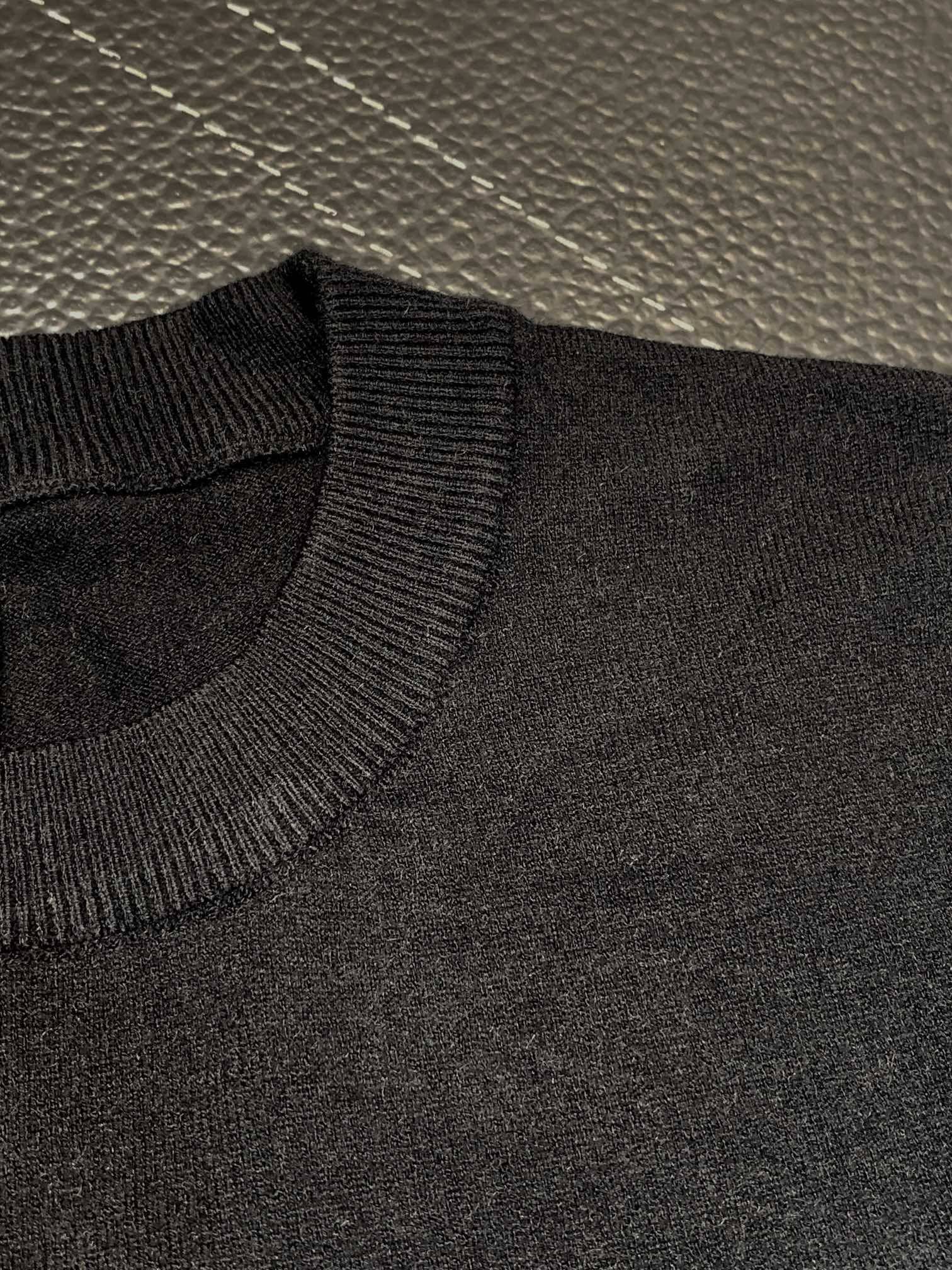 Pra*a casual sweater