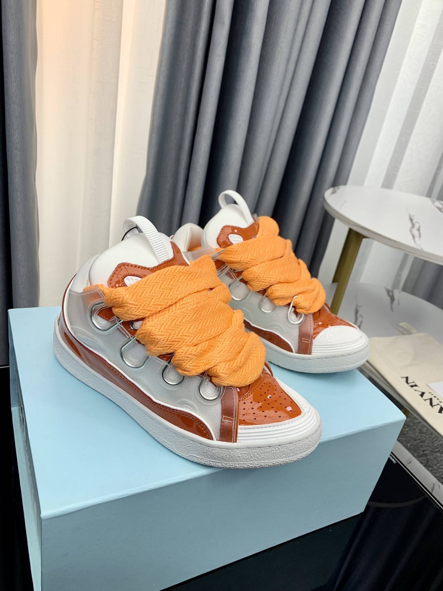 LA*N Sneaker
