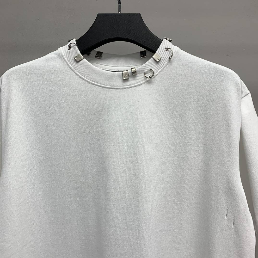 Ba1en*iaga neckline hardware perforated T-shirt