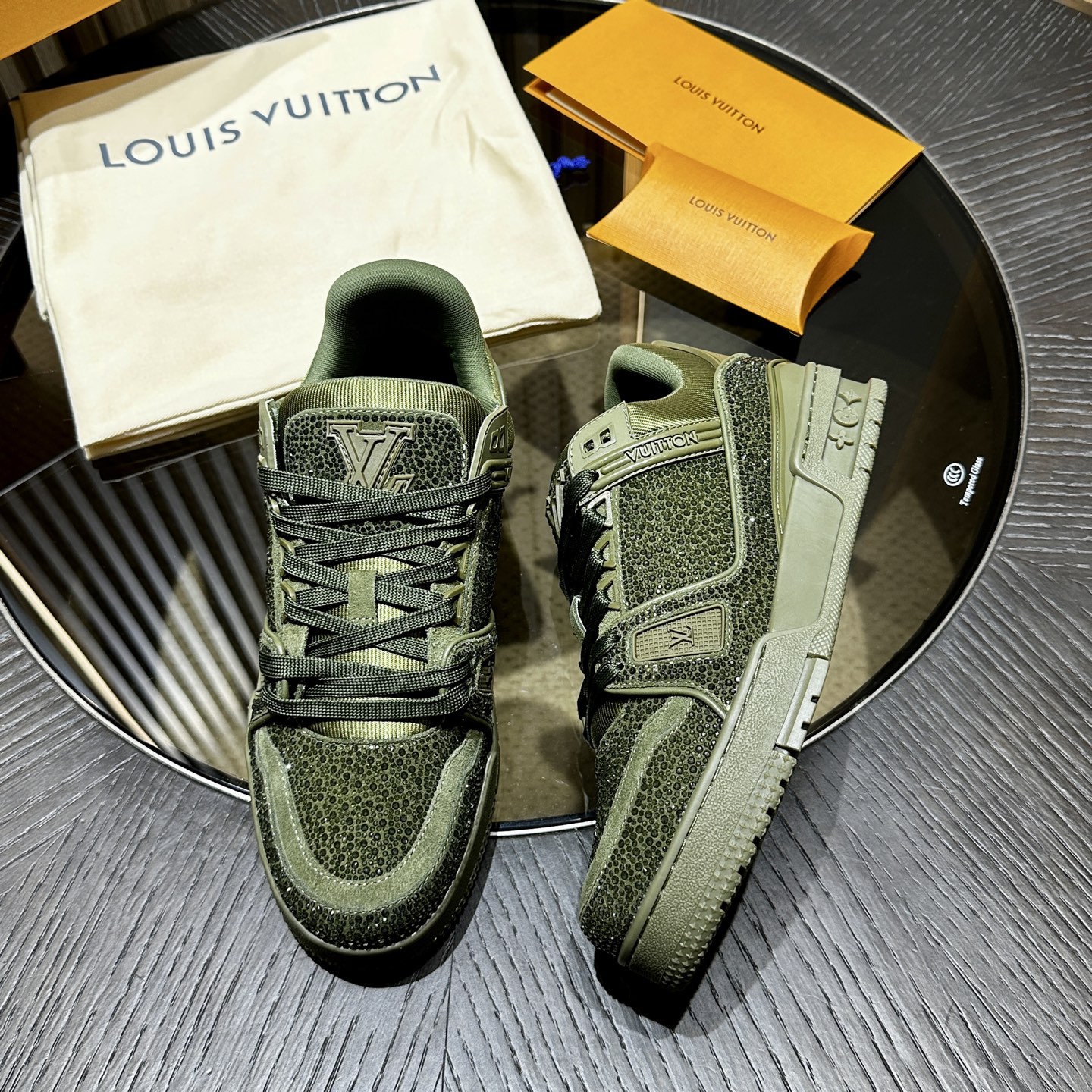 L*V TRAINER Sneakers