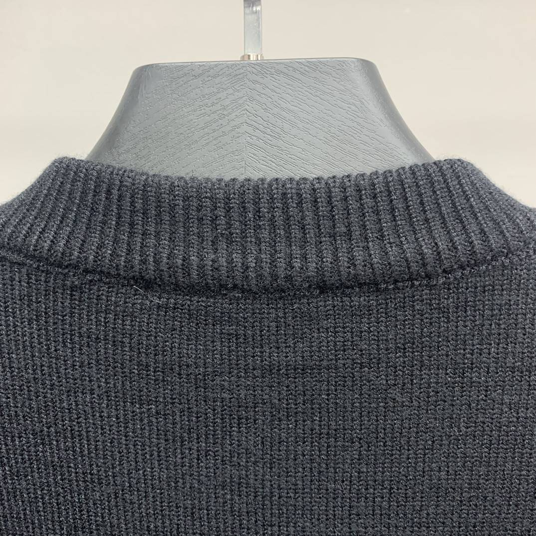 Ba1en*iaga BLCG armband sweater