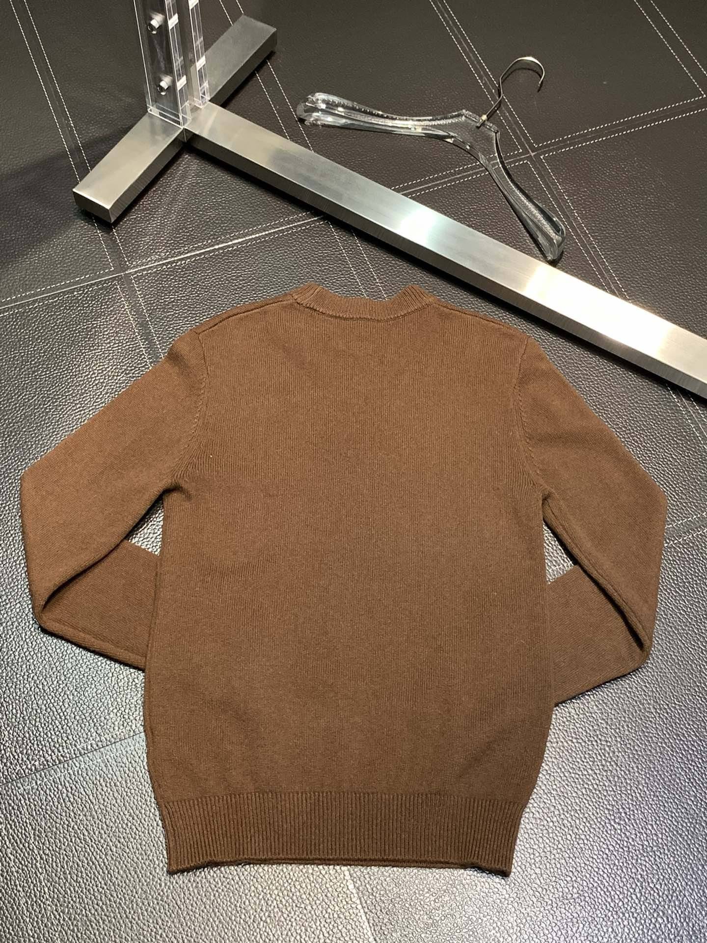 Pra*a Knitted sweaters