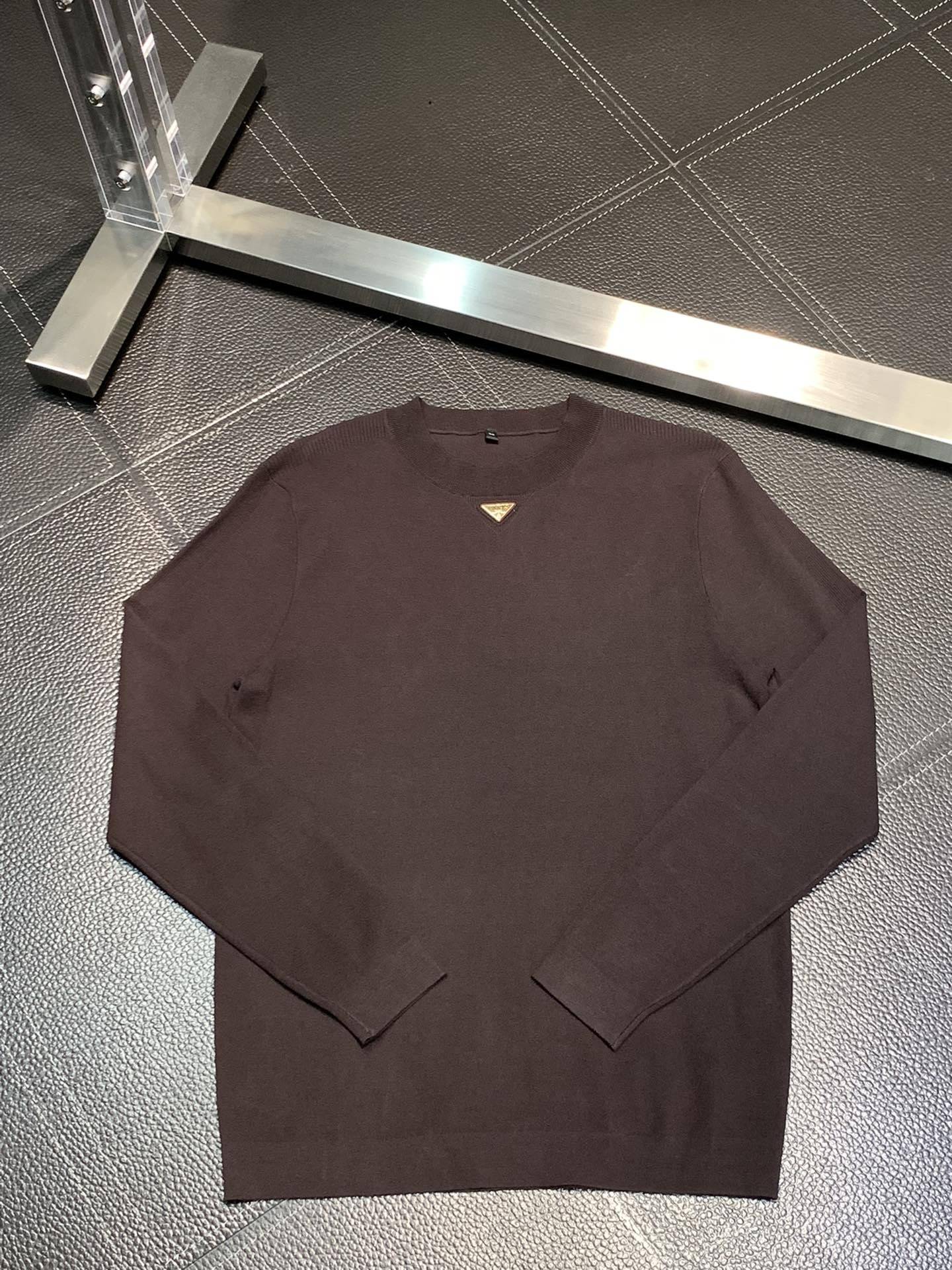 Pra*a sweater