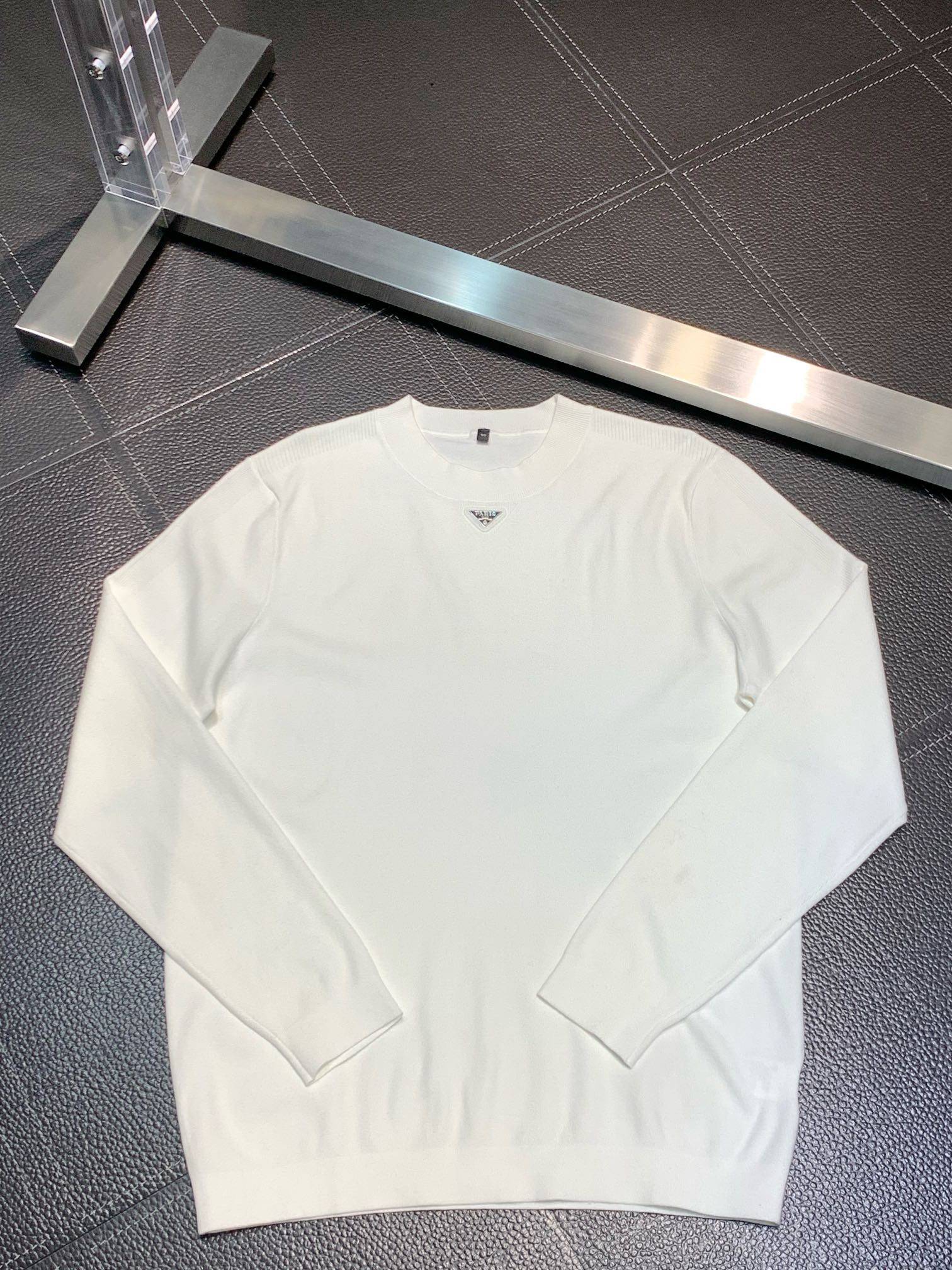 Pra*a sweater
