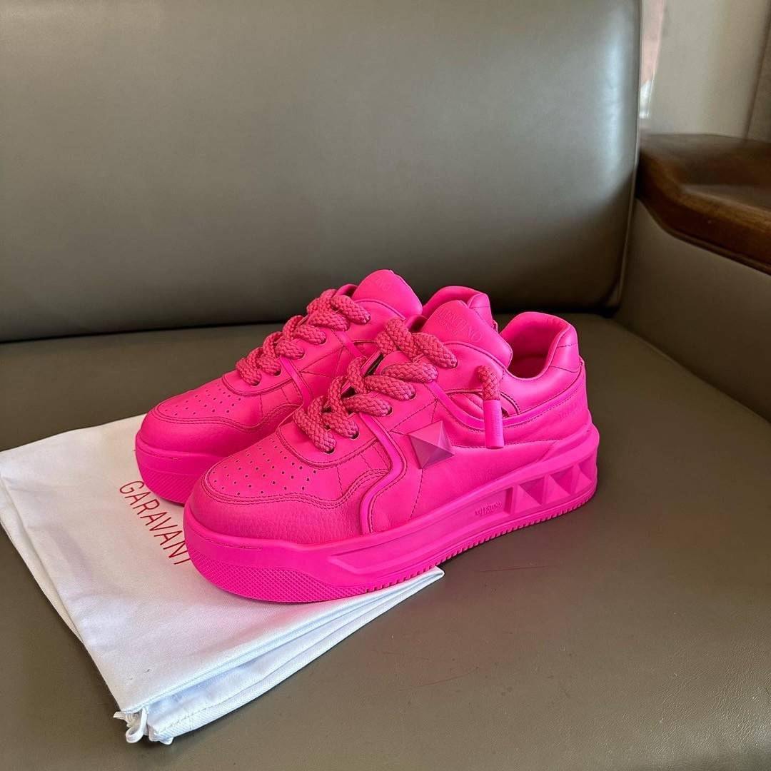 Va1e*ntin0 sneakers
