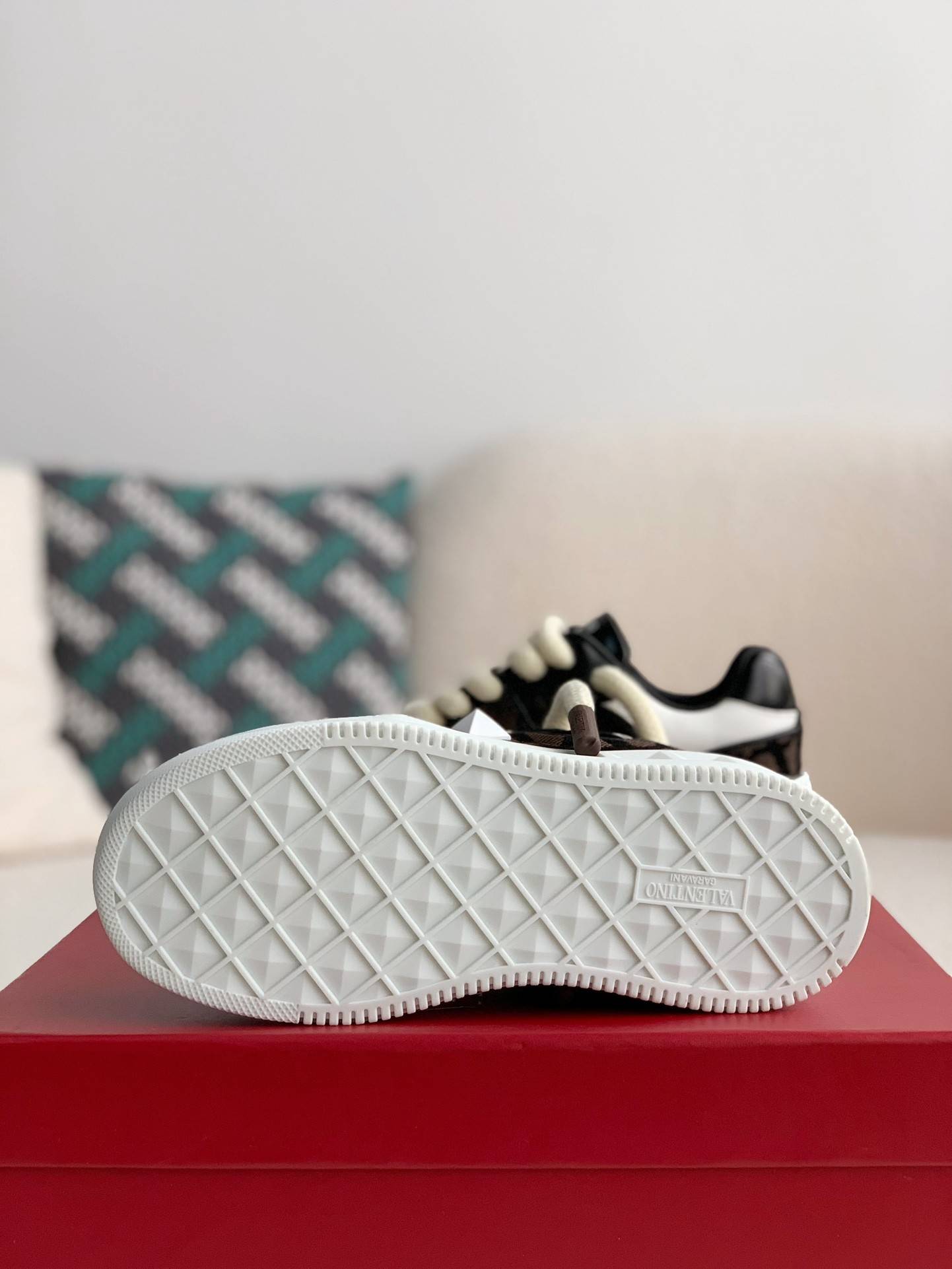 Va1e*ntin0 One Stud Sneakers