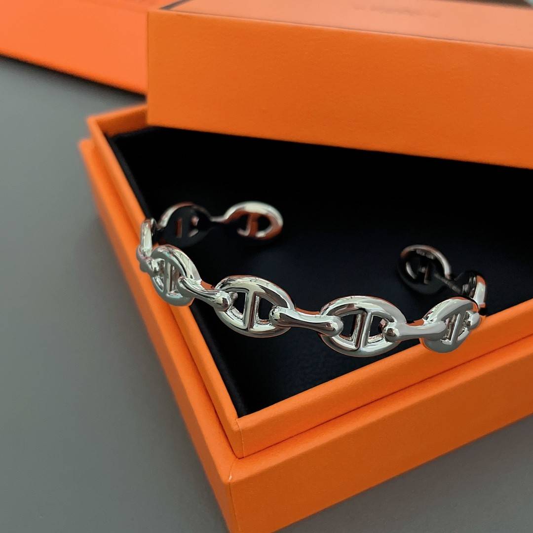 H**me5 cuff bracelet