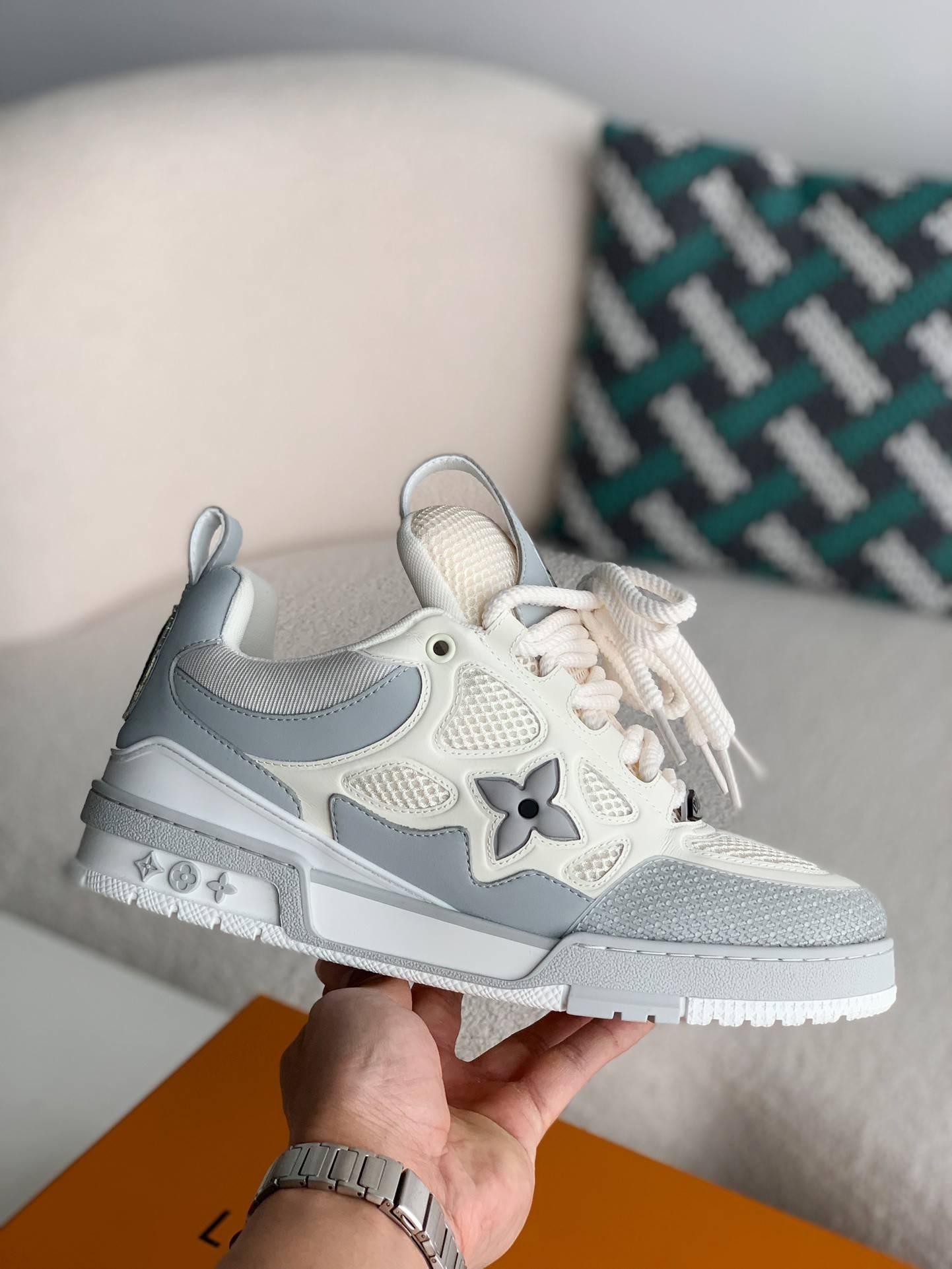 L*V RUNNER TATIC sneakers
