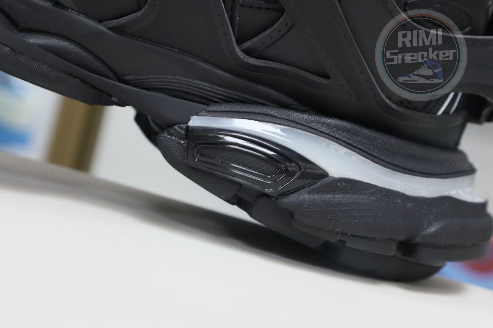 Ba1en*iaga Track（LED）Black