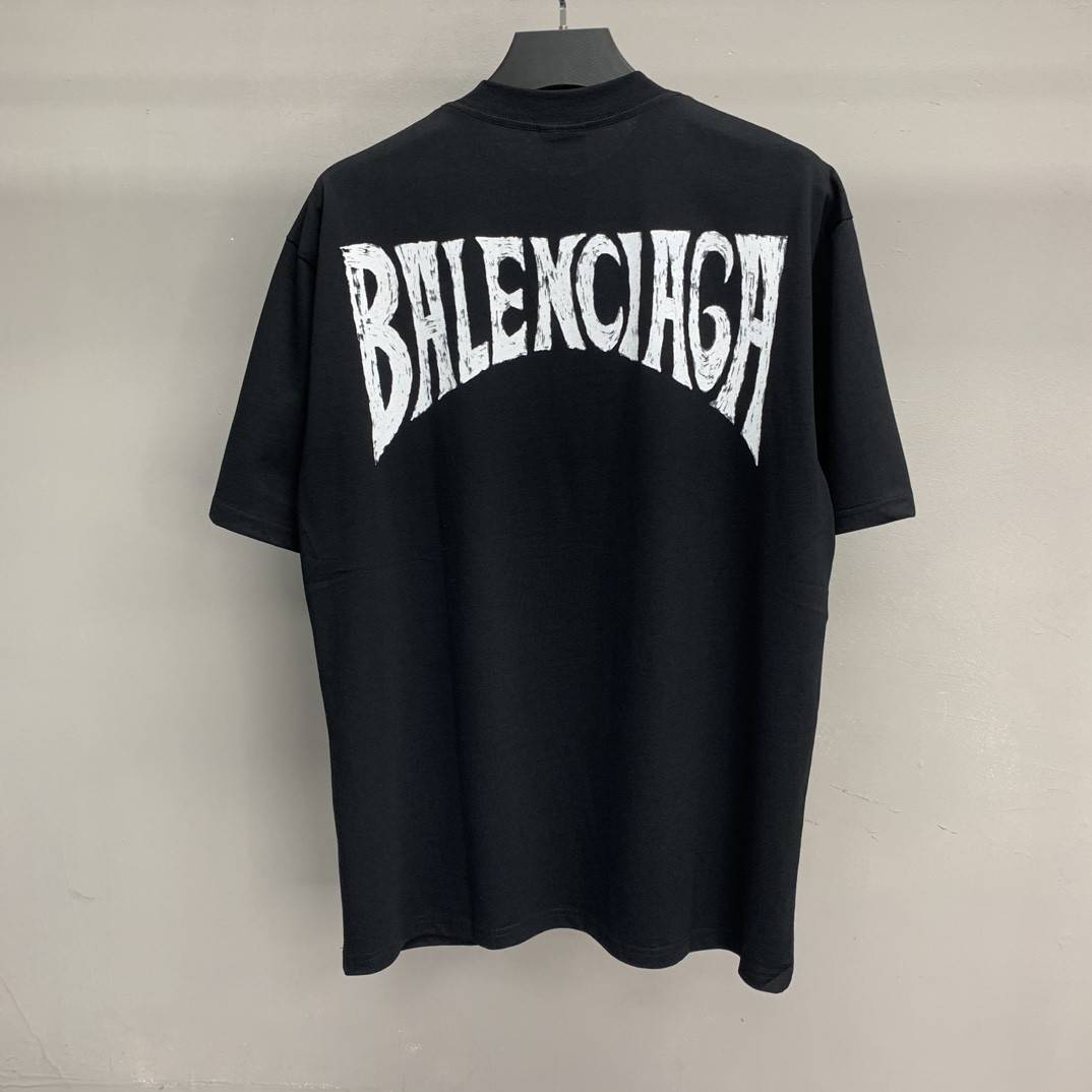 Ba1en*iaga beach hand-painted T-shirt