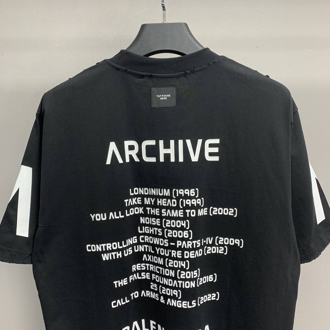 Ba1en*iaga inverted V T-shirt