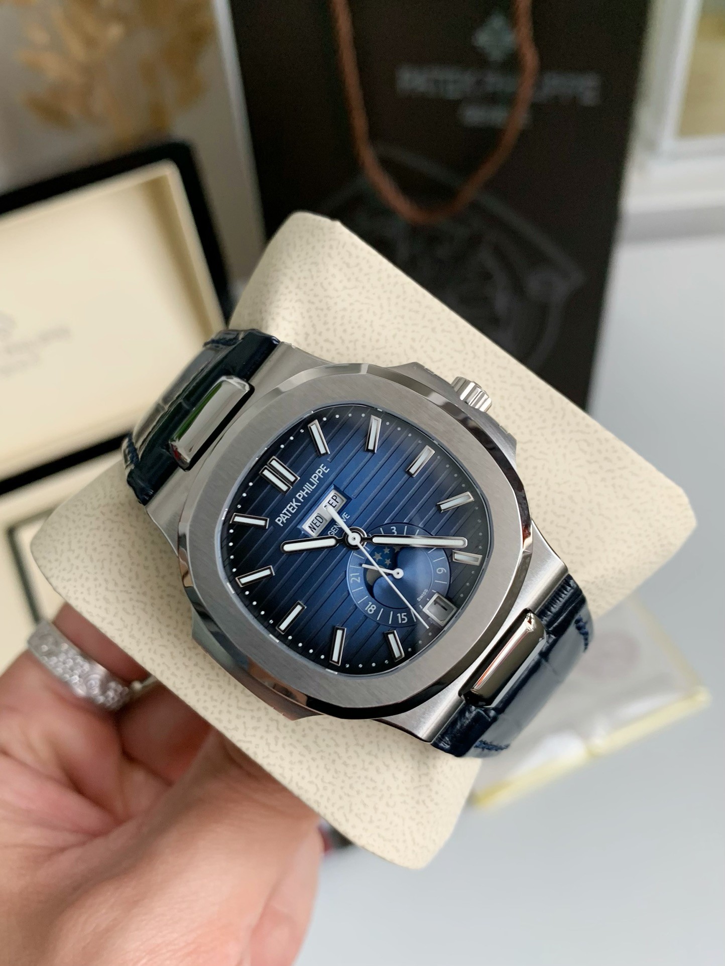 Pat*k Phi1i*pe 5726 series watch
