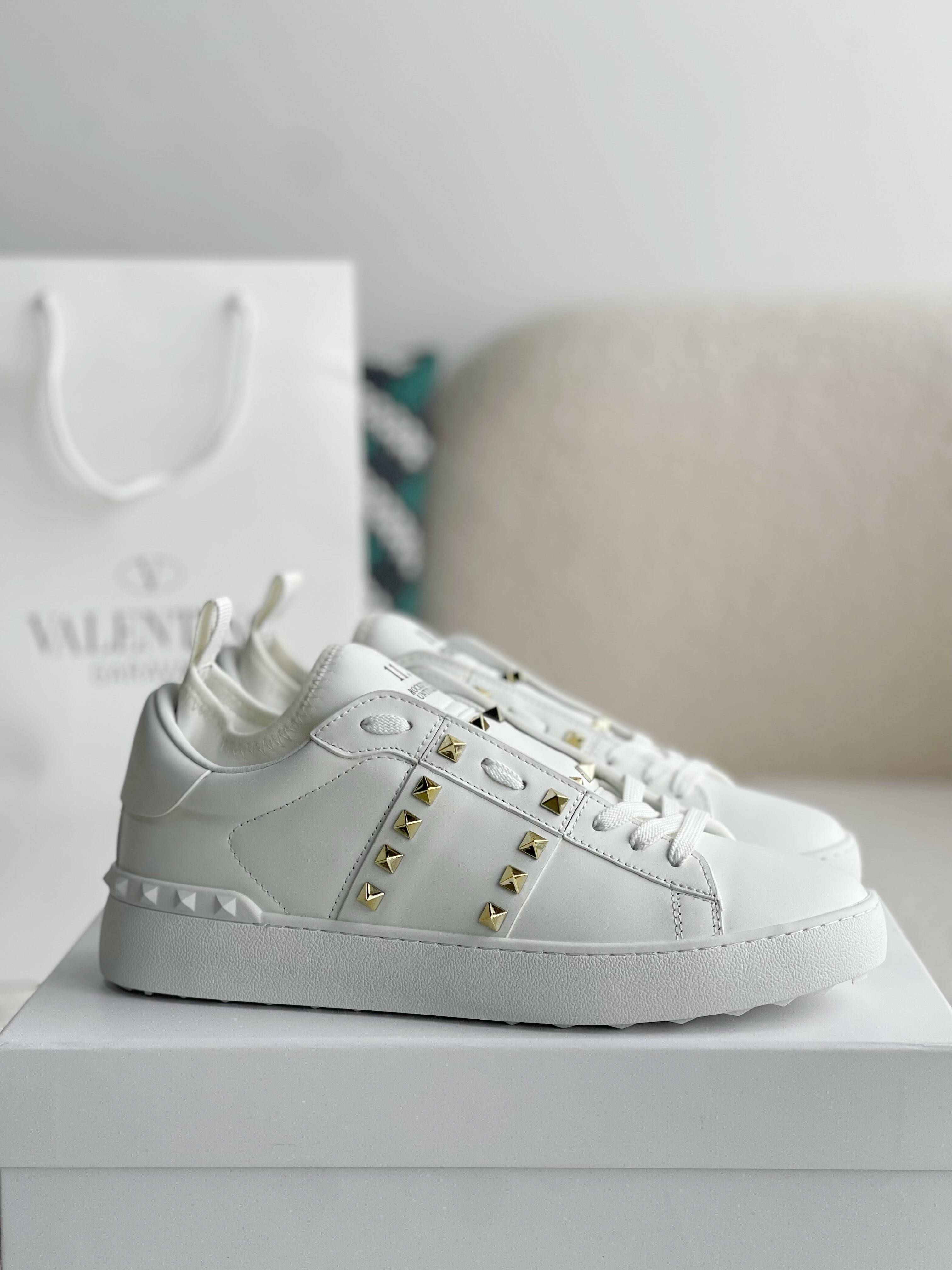 Va1e*ntin0 One Stud Sneakers