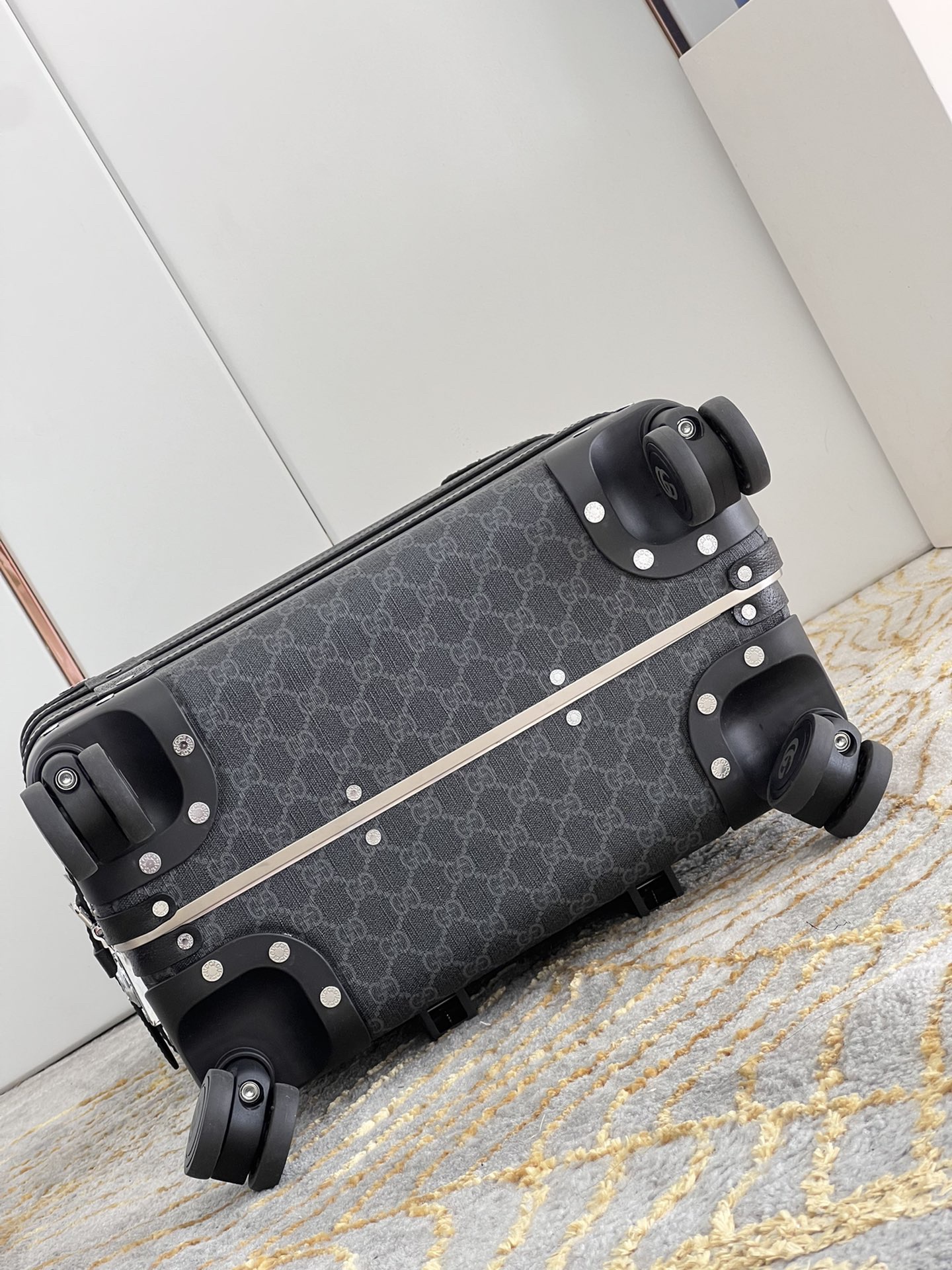 Gvc*1 suitcase/trolley case F902 retro size 20 inches