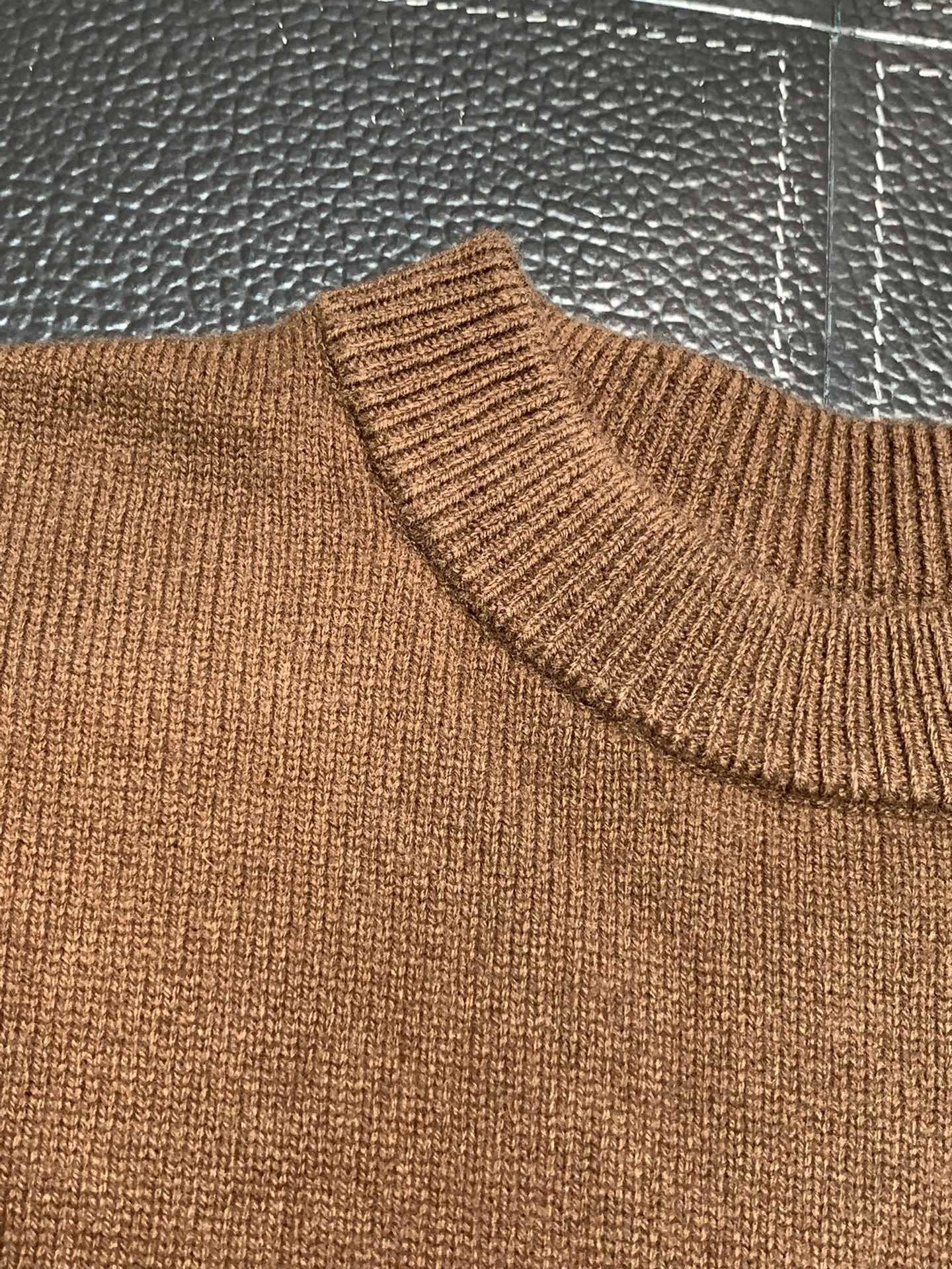 Pra*a Knitted sweaters