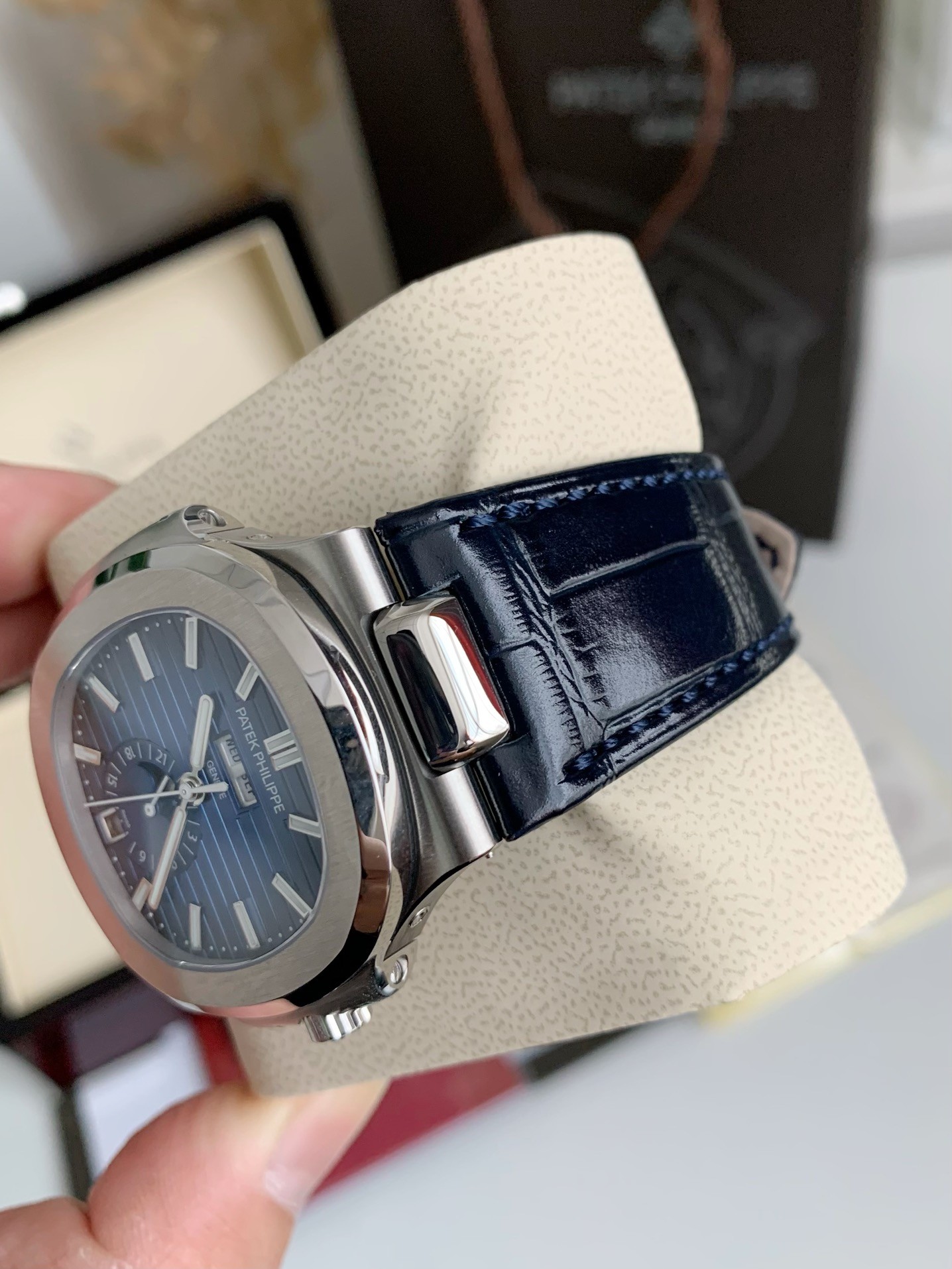 Pat*k Phi1i*pe 5726 series watch