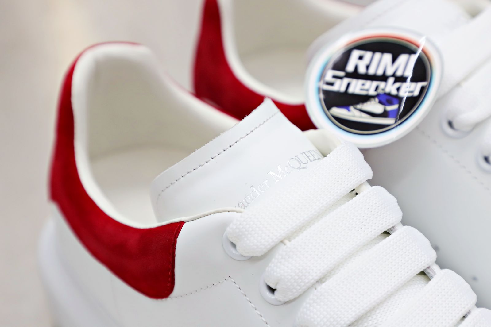 ALXNDER MC Mcqv*en WHITE SMOOTH CALF LEATHER RED SUEDE