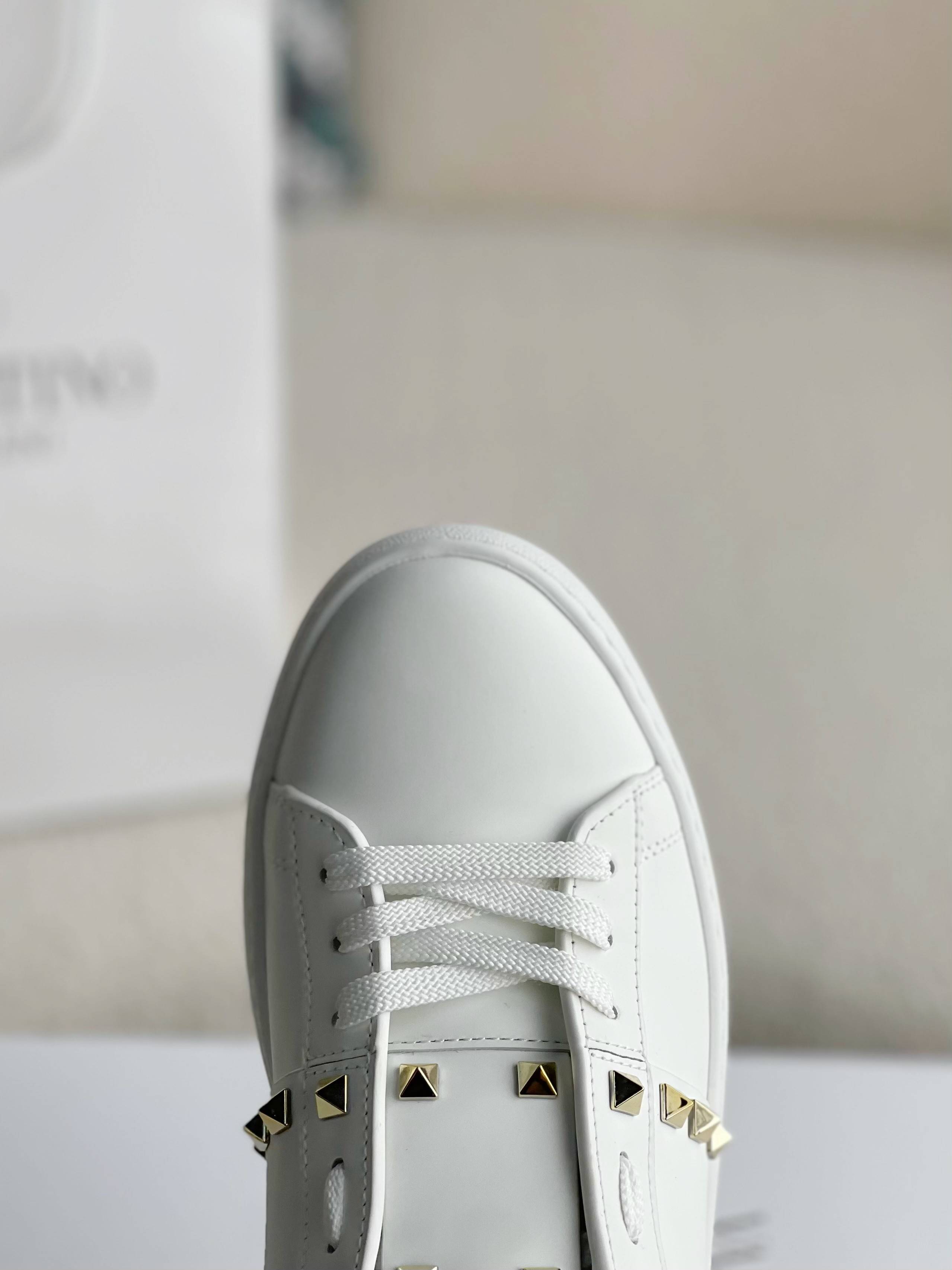 Va1e*ntin0 One Stud Sneakers