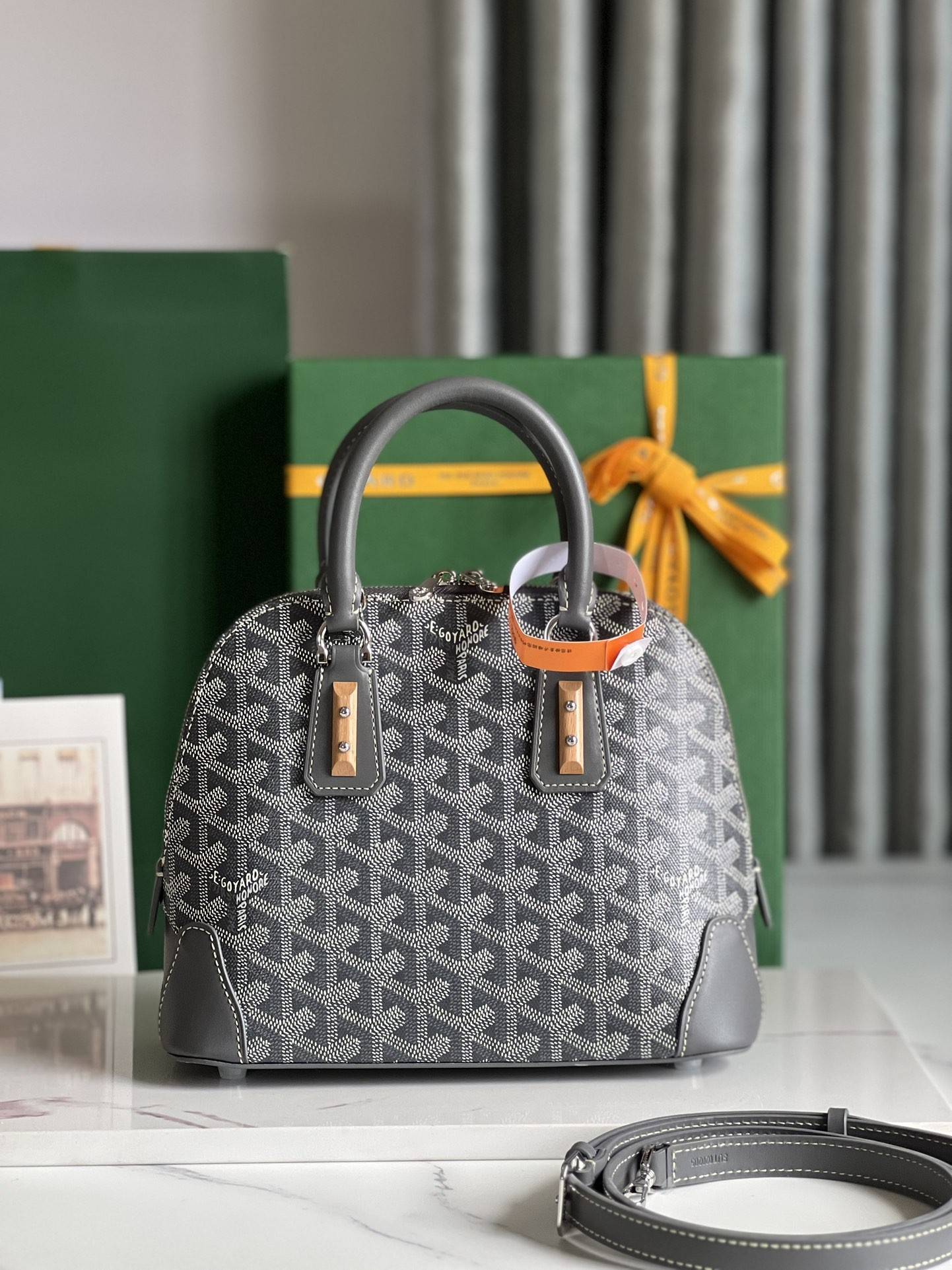 G09ard Vend?me Shell Bag, Top Quality  Size: 23 * 18.5 * 10cm      ?